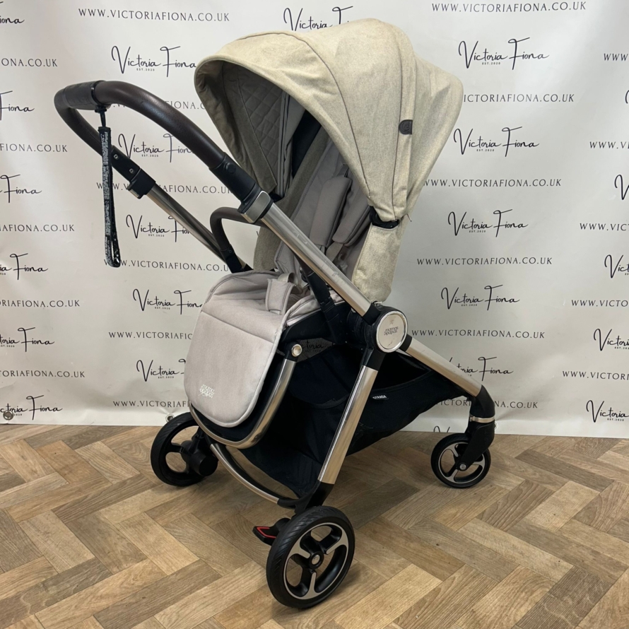 PRELOVED Mamas & Papas Strada Carrycot & Pushchair - Cashmere - Image 6