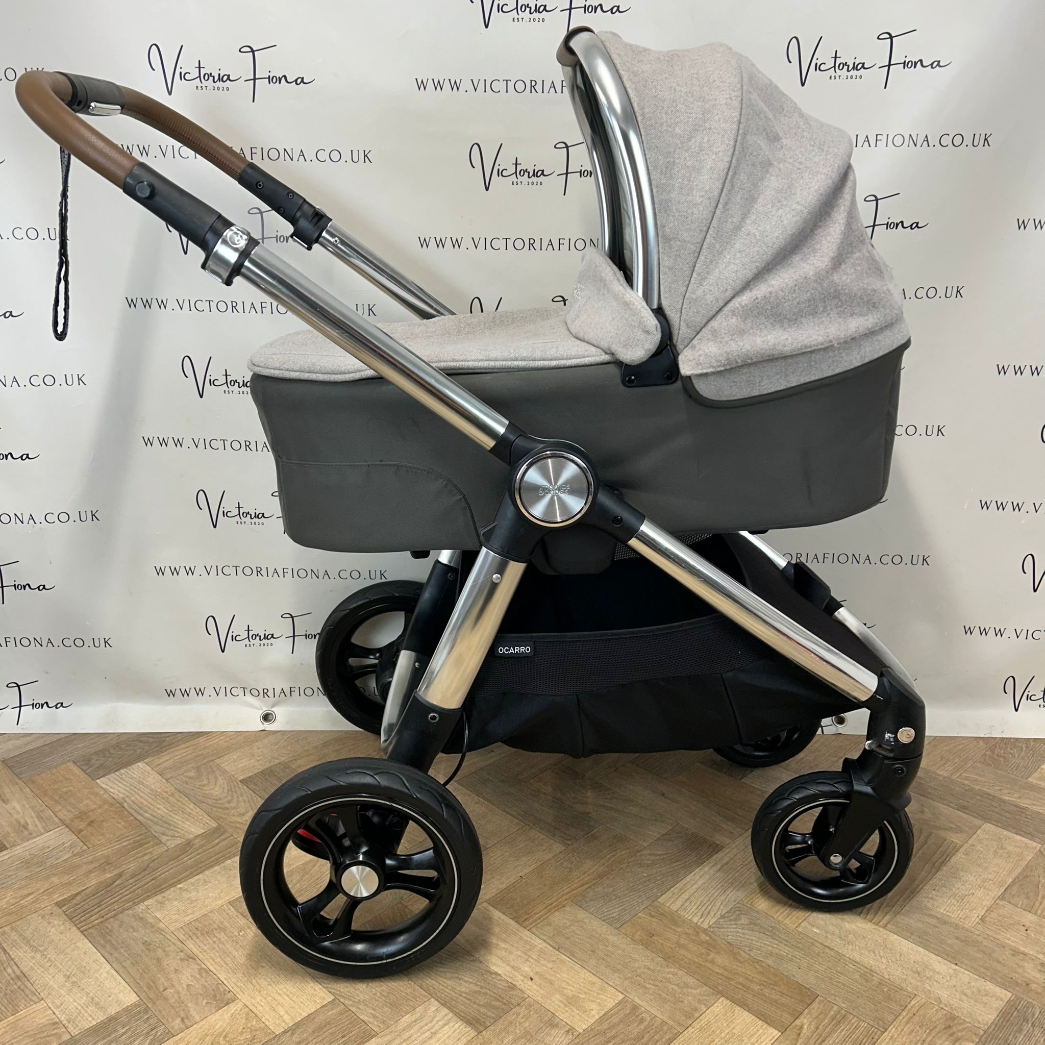 PRELOVED Mamas & Papas Ocarro Carrycot & Pushchair - Heritage Cashmere - Image 2