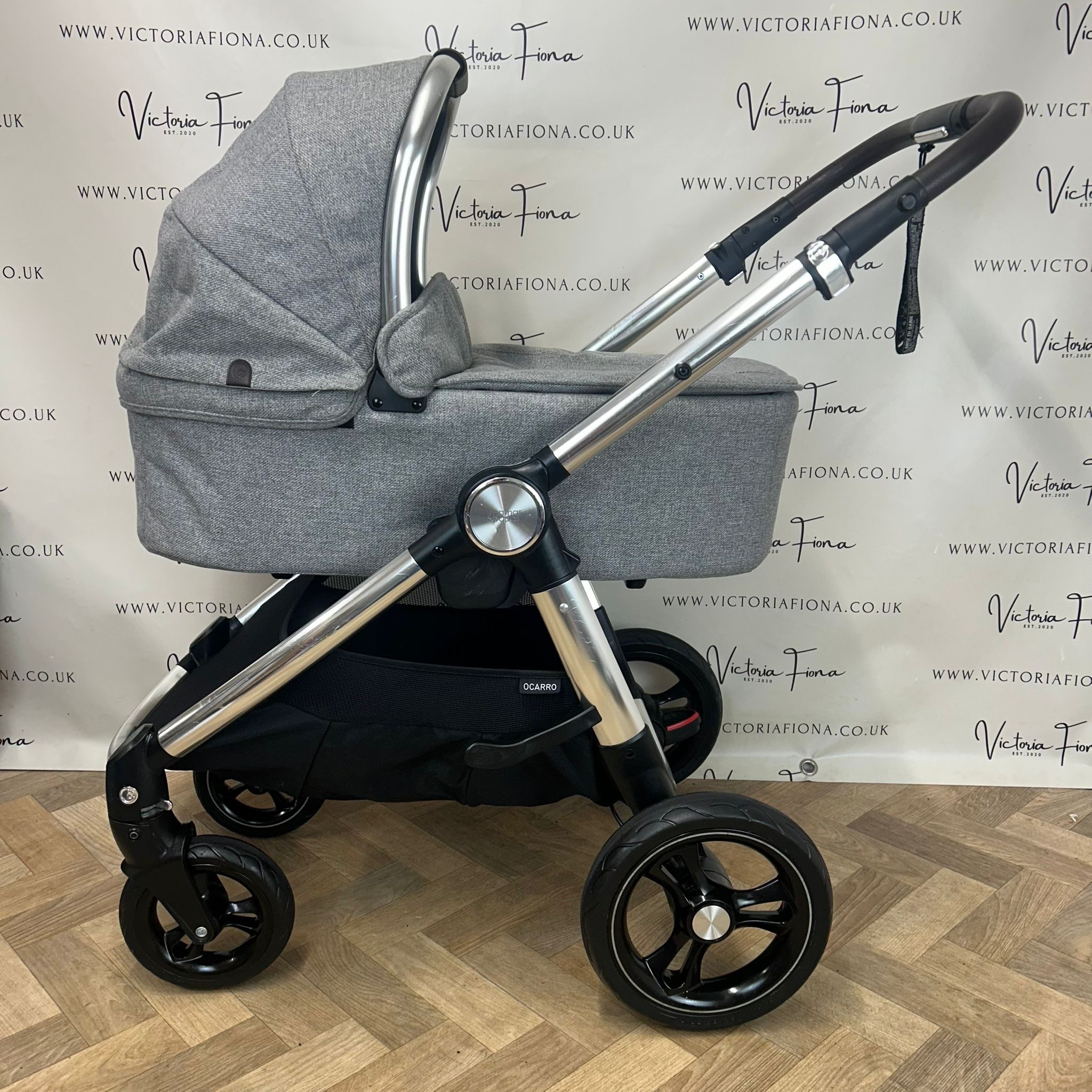 PRELOVED Mamas & Papas Ocarro Travel System Pushchair & Carrycot - Woven Grey - Image 2