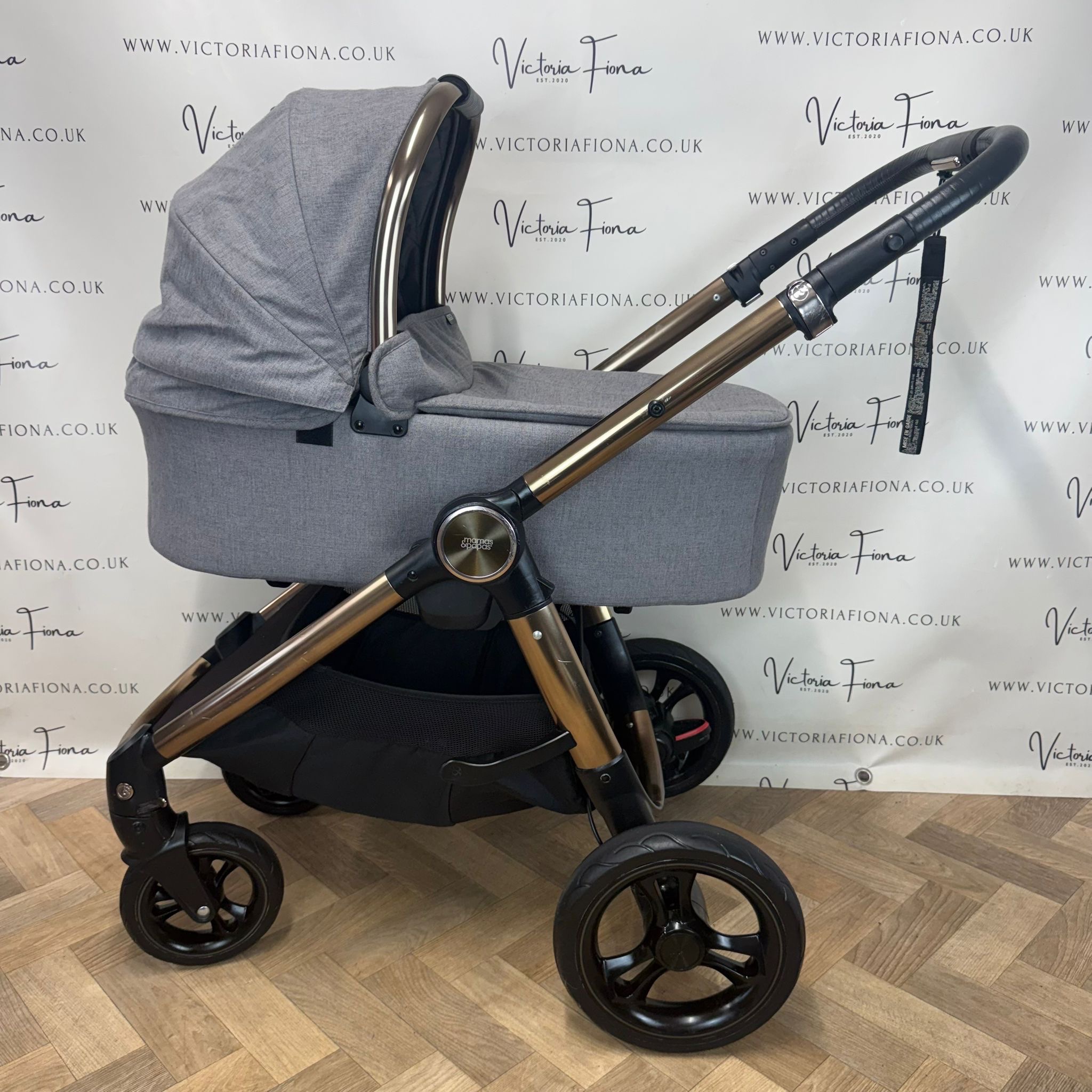 PRELOVED Mamas And Papas Ocarro Pushchair & Carrycot with Cybex 360 Lie Flat Car Seat & Isofix - Simply Luxe - Image 3