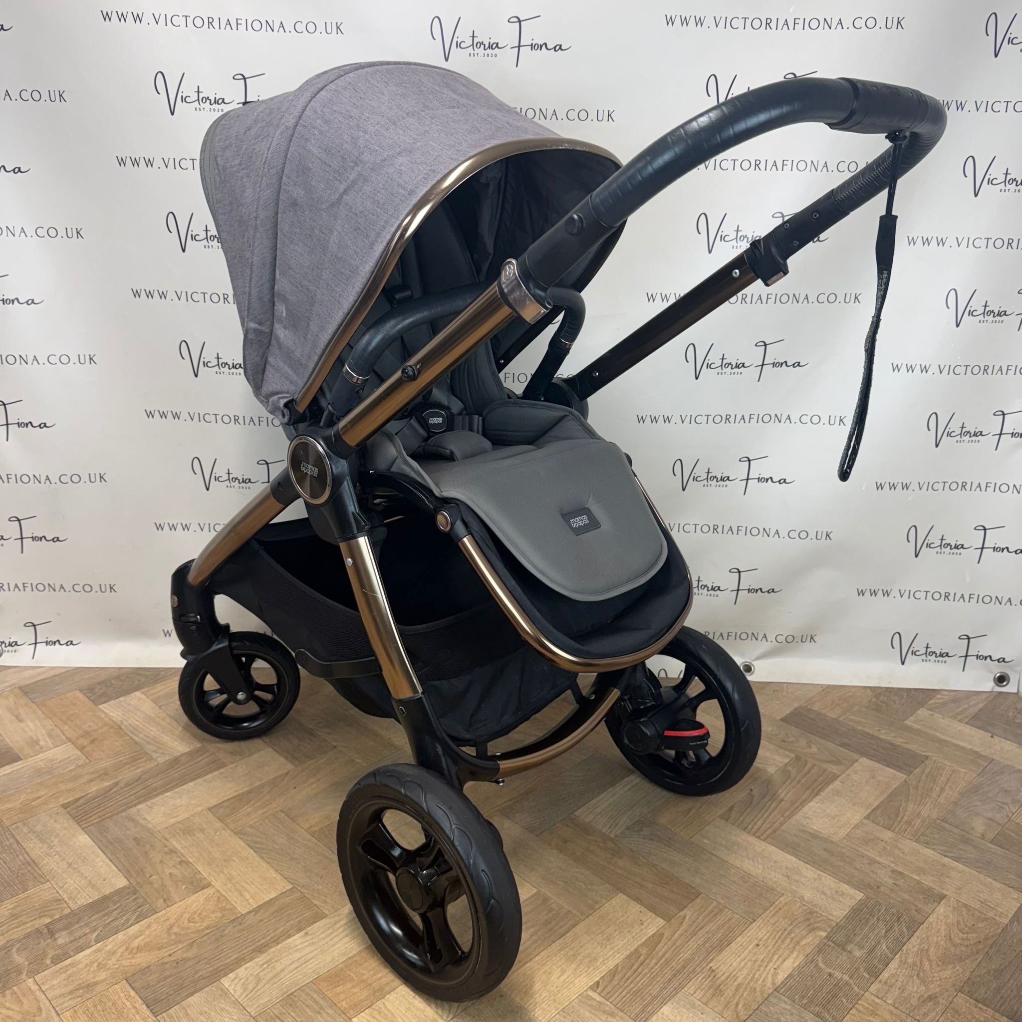 PRELOVED Mamas And Papas Ocarro Pushchair & Carrycot with Cybex 360 Lie Flat Car Seat & Isofix - Simply Luxe - Image 5