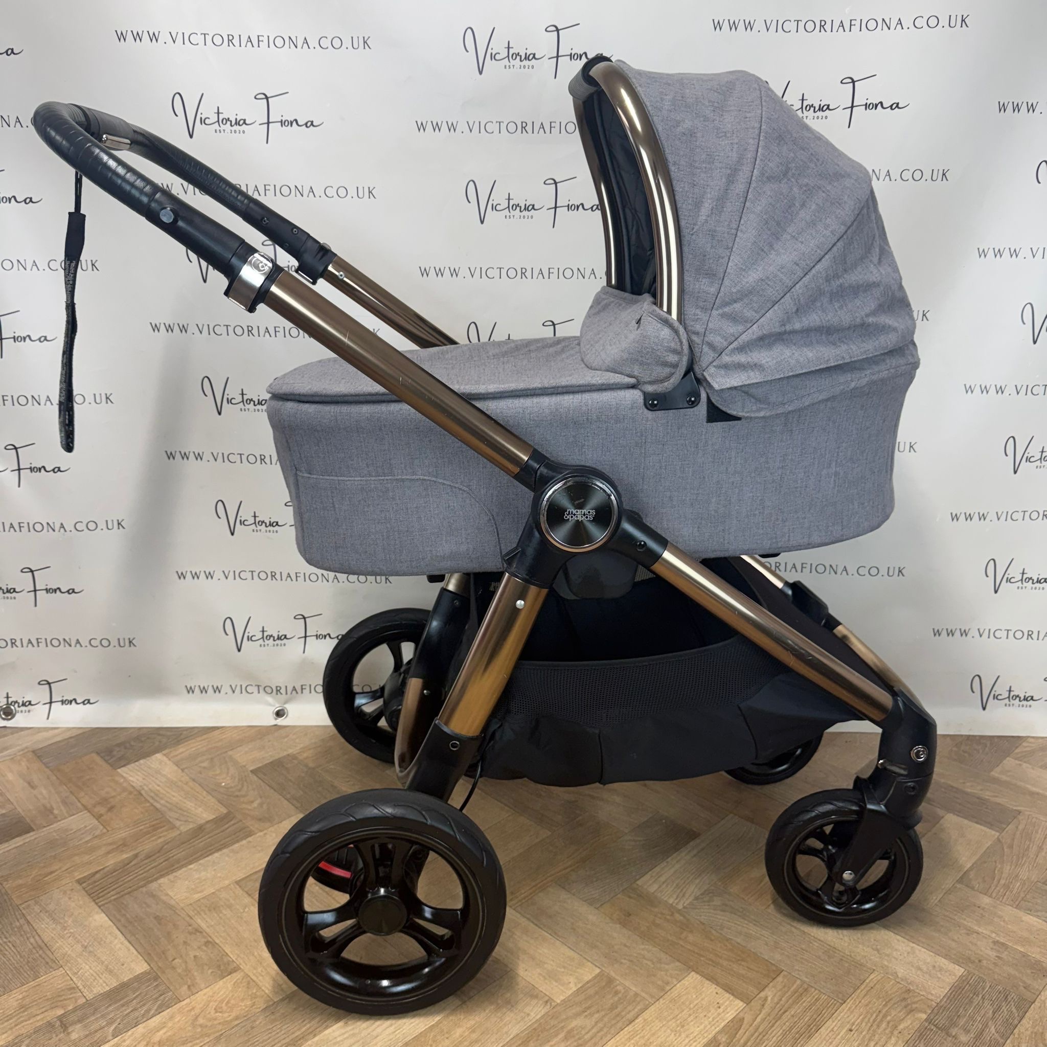 PRELOVED Mamas And Papas Ocarro Pushchair & Carrycot with Cybex 360 Lie Flat Car Seat & Isofix - Simply Luxe - Image 2