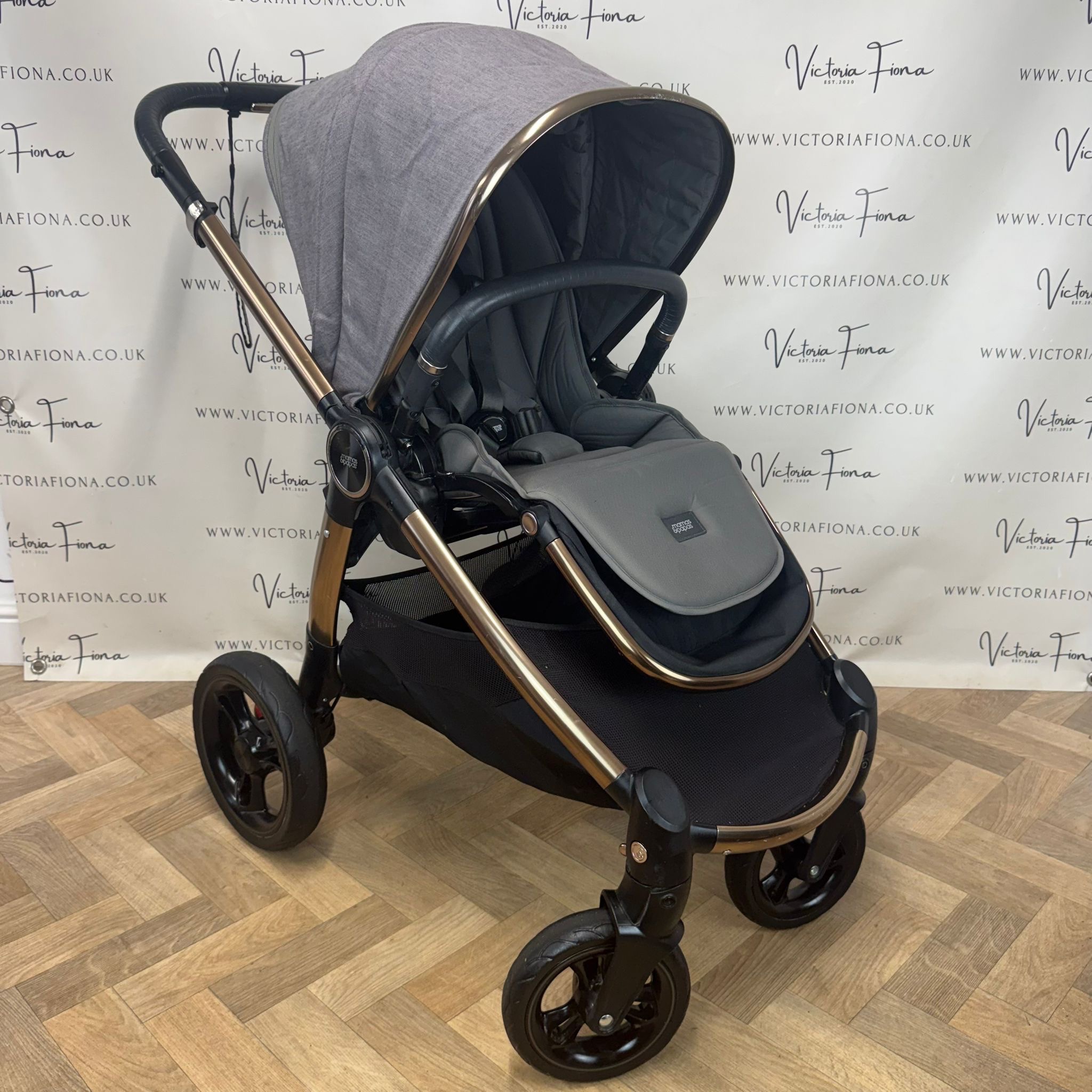 PRELOVED Mamas And Papas Ocarro Pushchair & Carrycot with Cybex 360 Lie Flat Car Seat & Isofix - Simply Luxe - Image 7