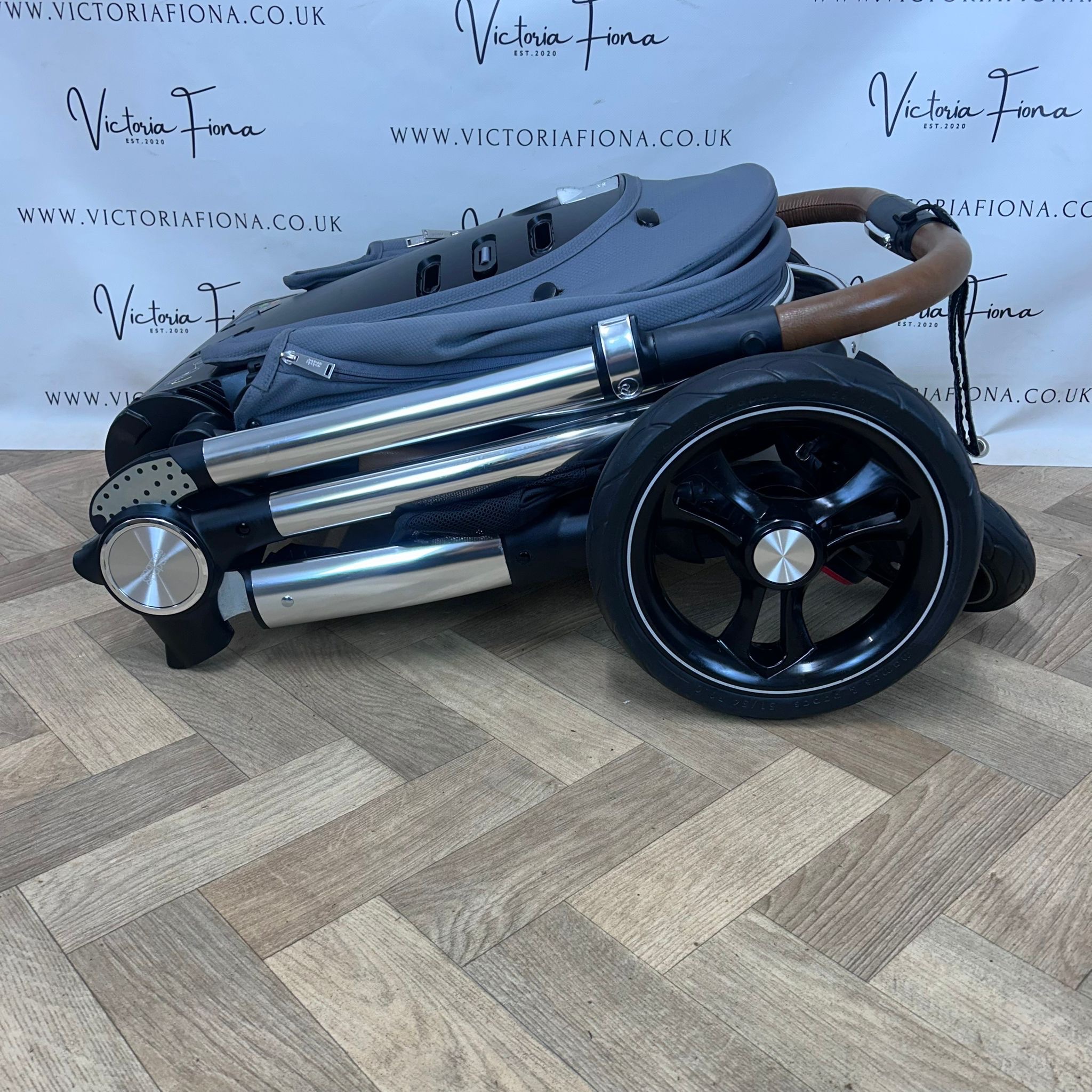 PRELOVED Mamas & Papas Ocarro Carrycot & Pushchair with Cybex 360 Spin Car Seat & Isofix - Fossil Grey - Image 10