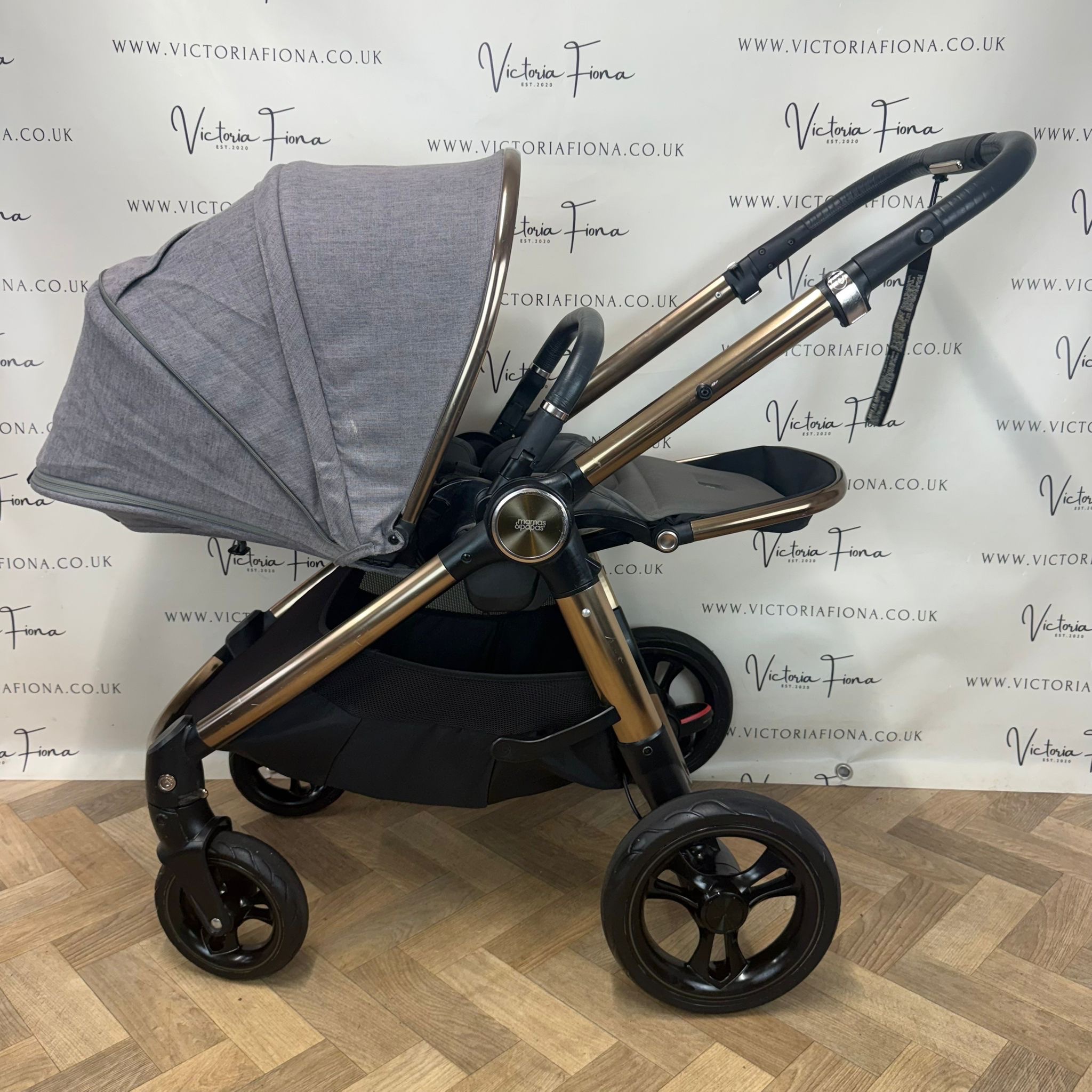 PRELOVED Mamas And Papas Ocarro Pushchair & Carrycot with Cybex 360 Lie Flat Car Seat & Isofix - Simply Luxe - Image 6