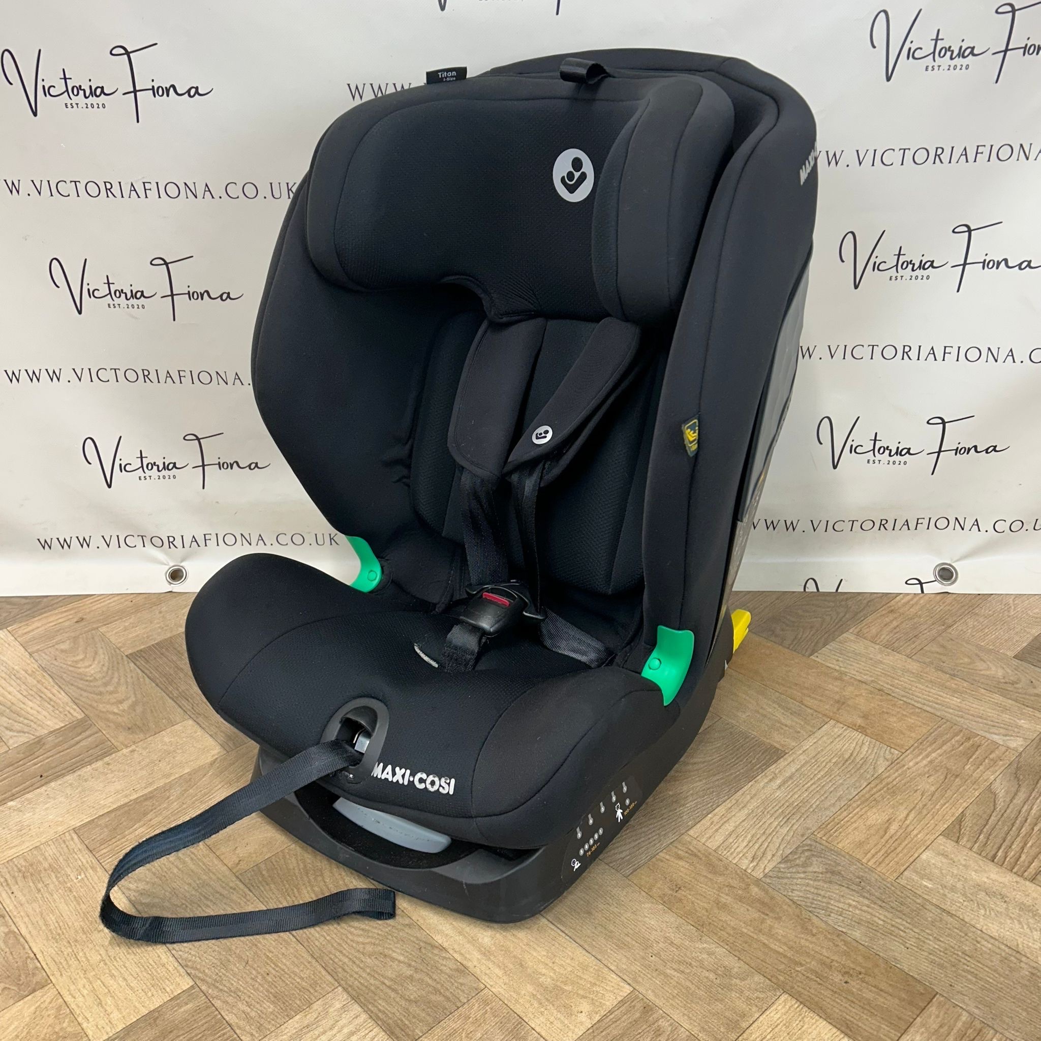 PRELOVED Maxi Cosi Titan I-size Car Seat 9months-12 years RRP£199