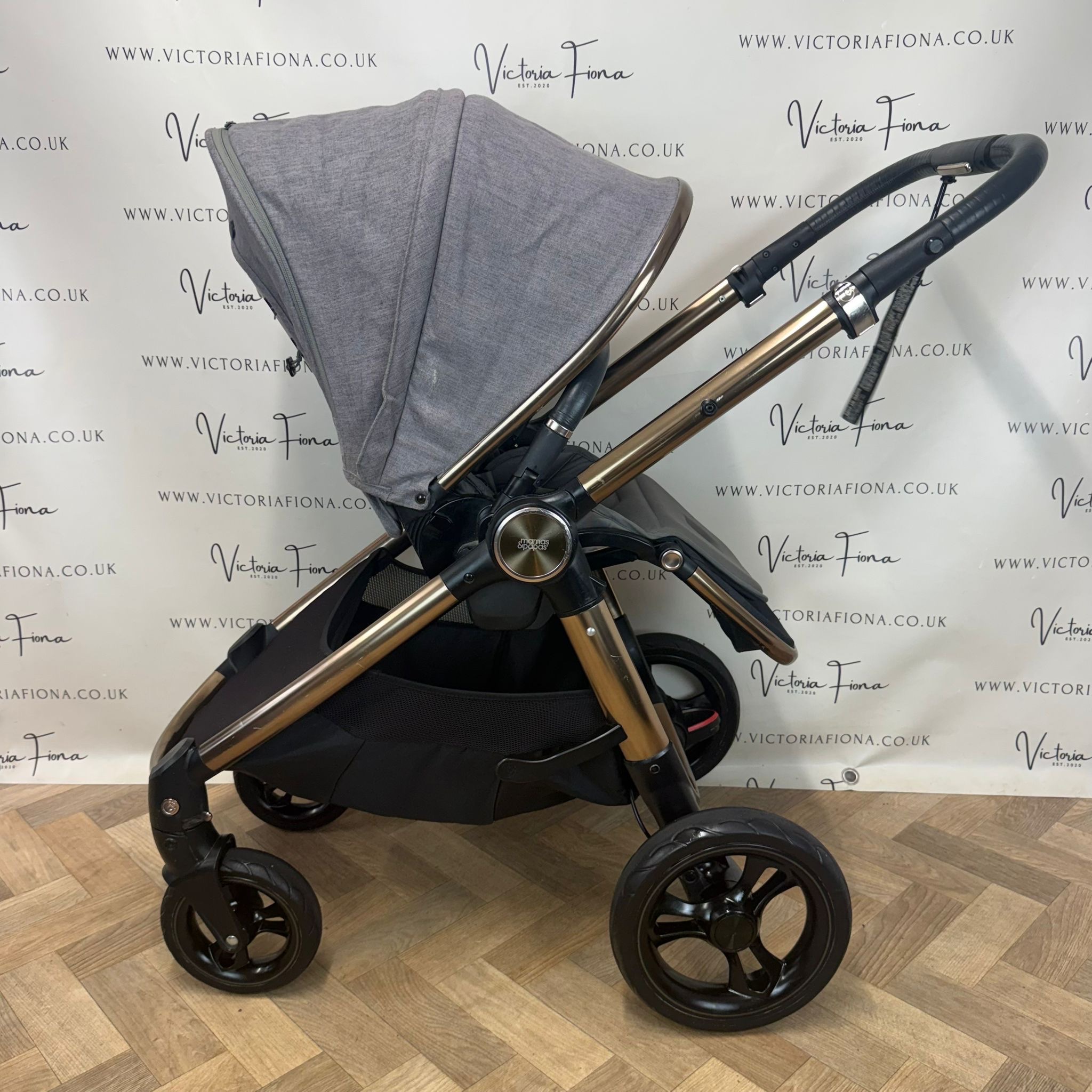 PRELOVED Mamas And Papas Ocarro Pushchair & Carrycot with Cybex 360 Lie Flat Car Seat & Isofix - Simply Luxe - Image 4