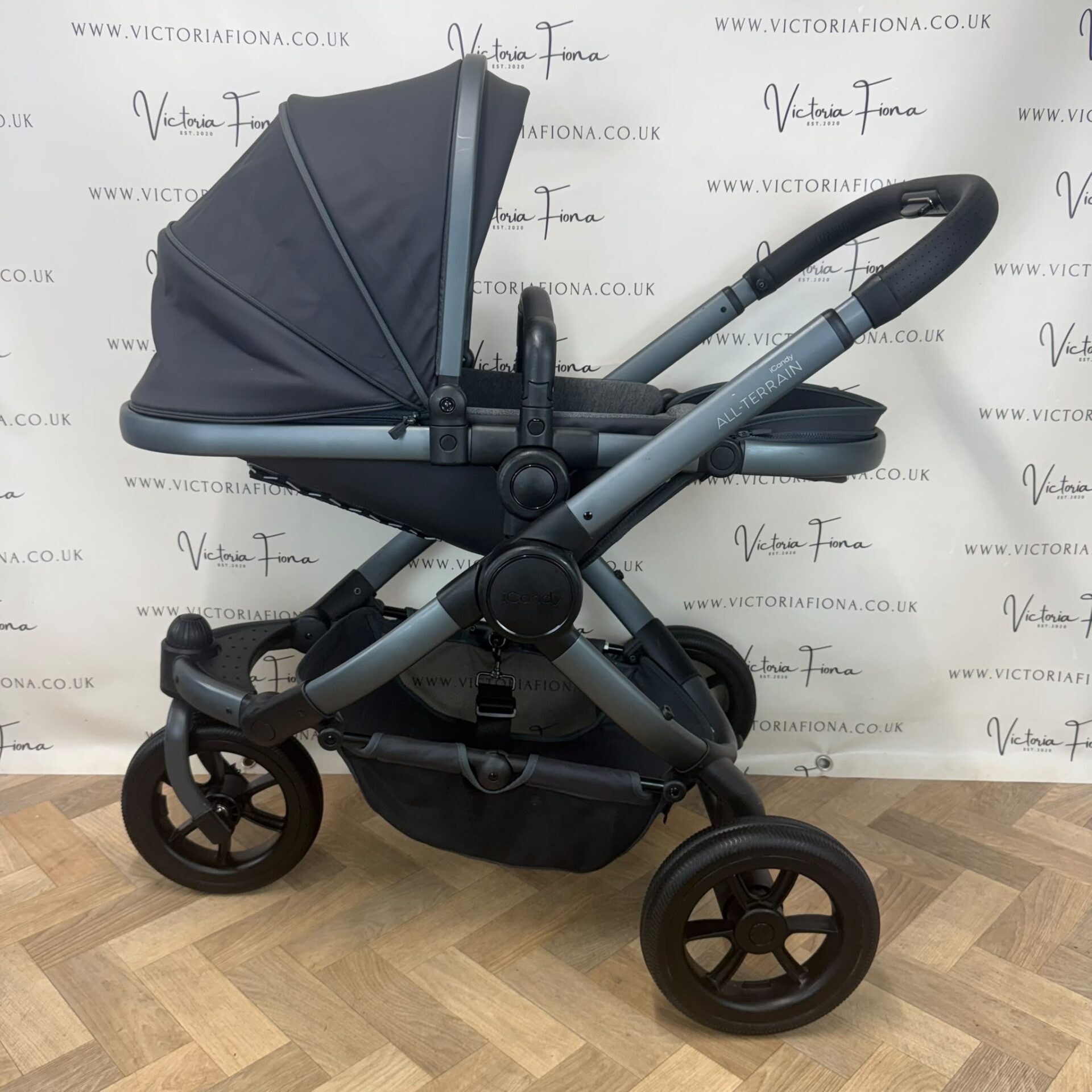 PRELOVED iCandy Peach 7 ALL TERRAIN Carrycot & Pushchair with accessories - STORM GREY RRP£1349 - Image 6