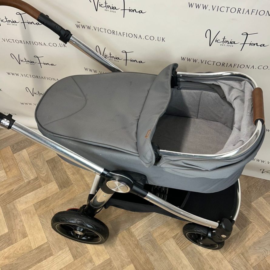 PRELOVED Mamas & Papas Ocarro Carrycot & Pushchair - Fossil Grey 🩶 - Image 4