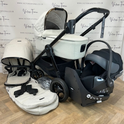 PRELOVED Mamas And Papas Ocarro Pushchair & Carrycot with Cybex Cloud Z Lie Flat Car Seat and Spin Isofix Base - Calico