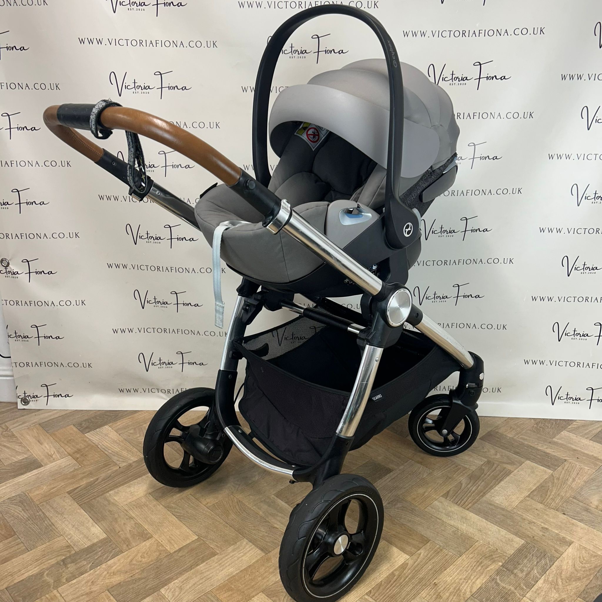 PRELOVED Mamas & Papas Ocarro Pushchair & Carrycot - Shadow Grey - Image 9