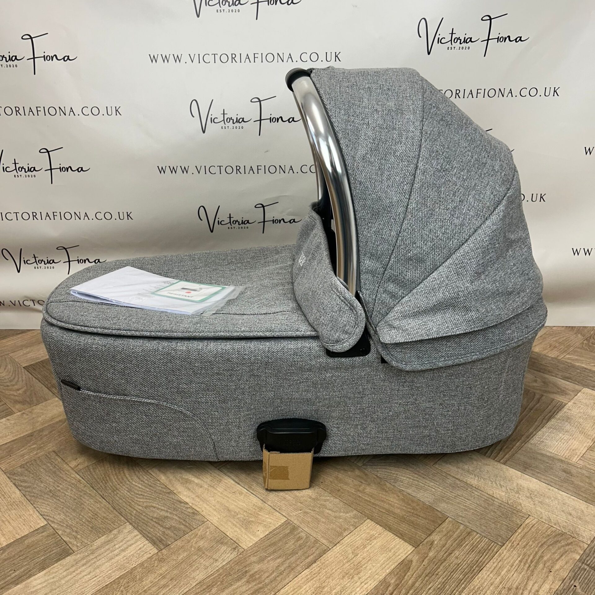 NEW Mamas and Papas Ocarro Carrycot Woven Grey