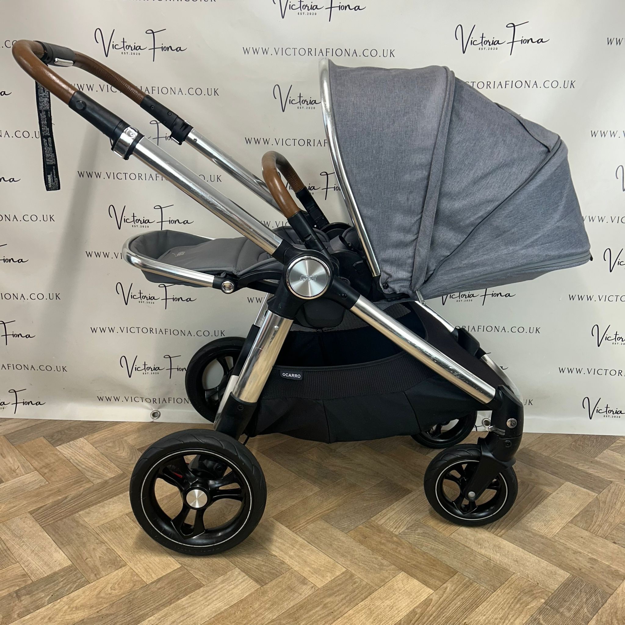 PRELOVED Mamas & Papas Ocarro Pushchair & Carrycot - Shadow Grey - Image 5