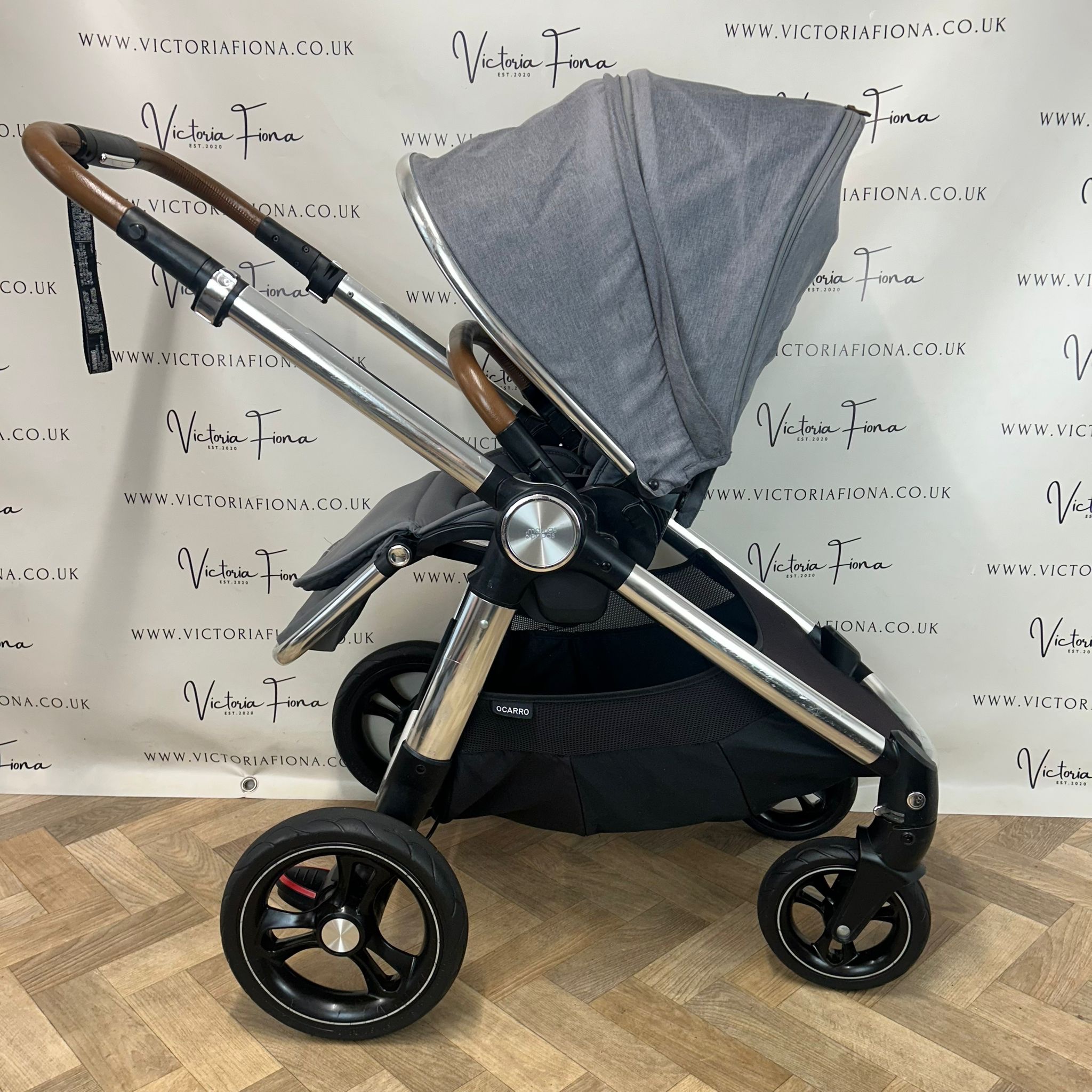 PRELOVED Mamas & Papas Ocarro Pushchair & Carrycot - Shadow Grey - Image 4