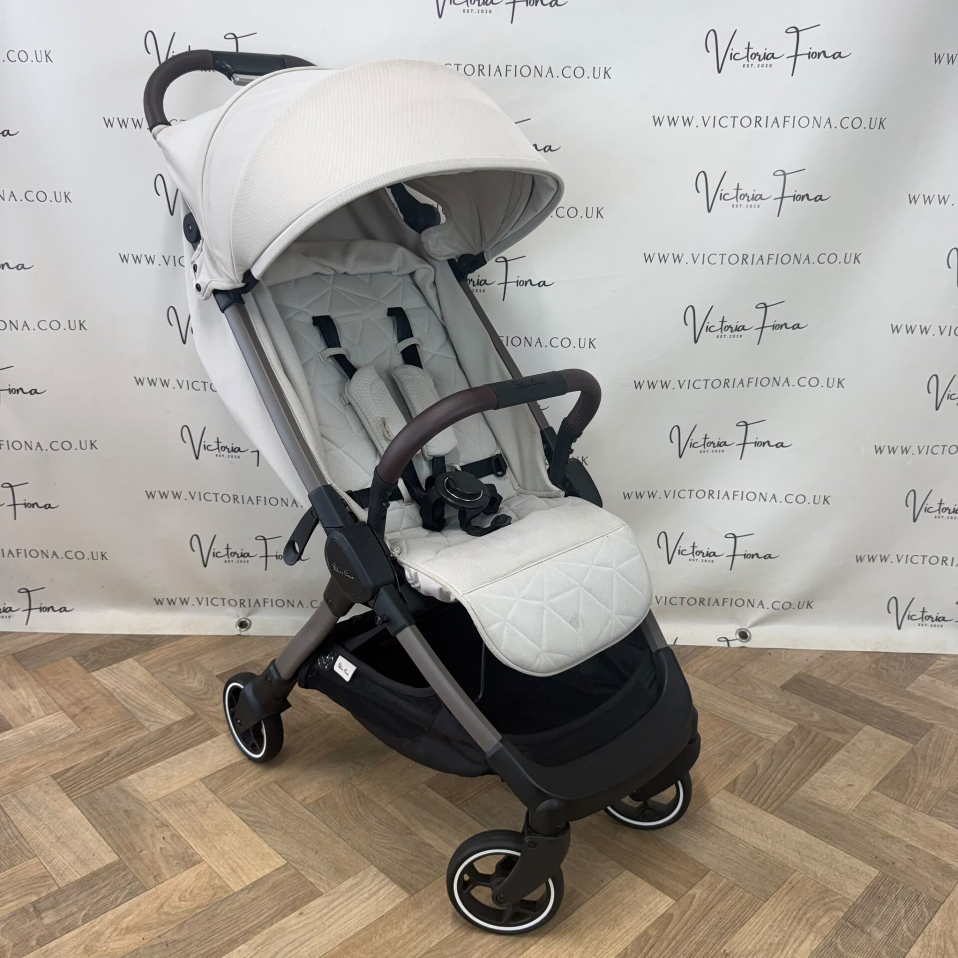 PRELOVED Silver Cross Clic Compact Stroller - Almond RRP£295