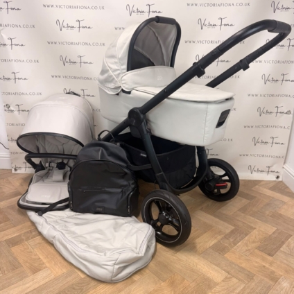 PRELOVED Mamas And Papas Ocarro Pushchair & Carrycot - Sandstone