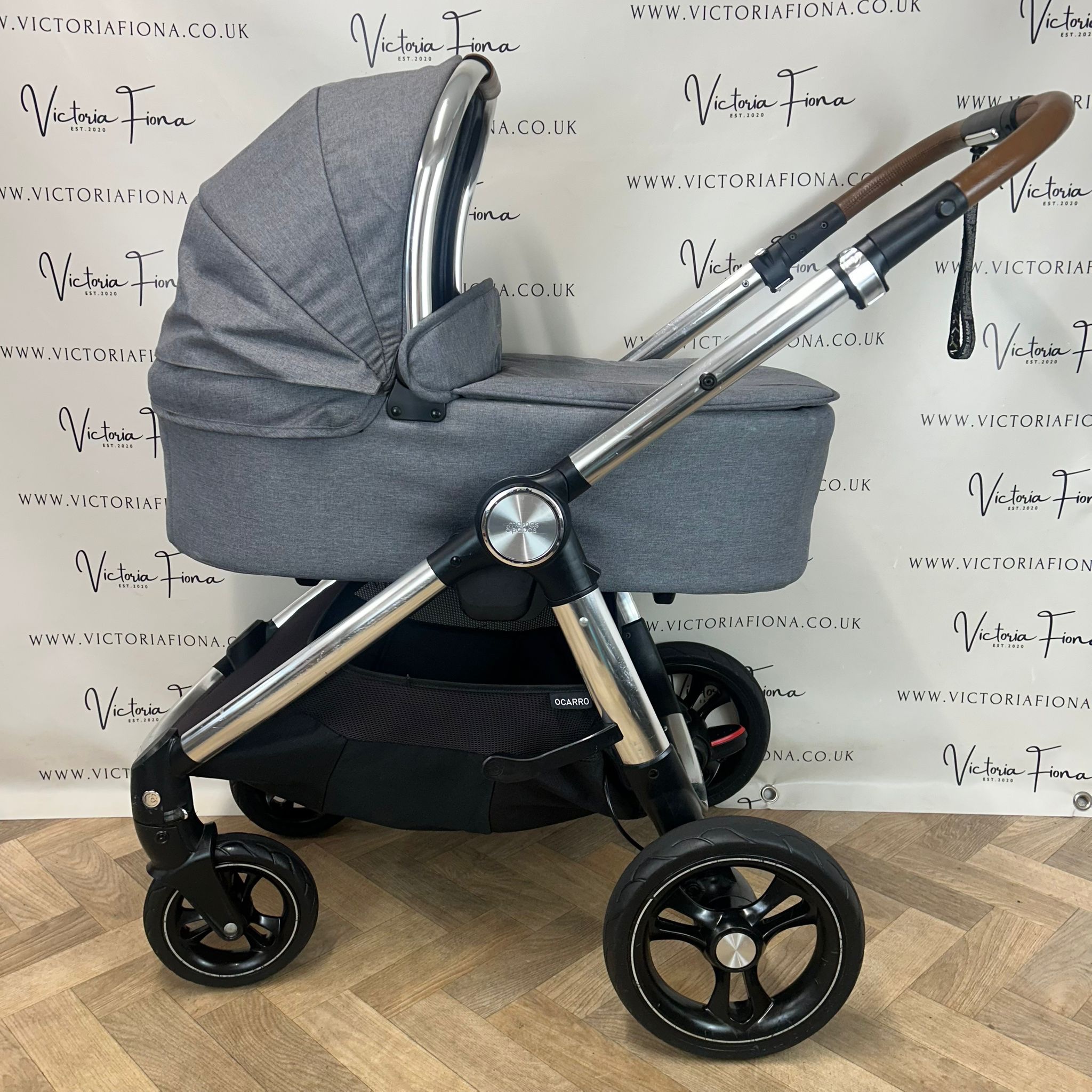 PRELOVED Mamas & Papas Ocarro Pushchair & Carrycot - Shadow Grey - Image 3