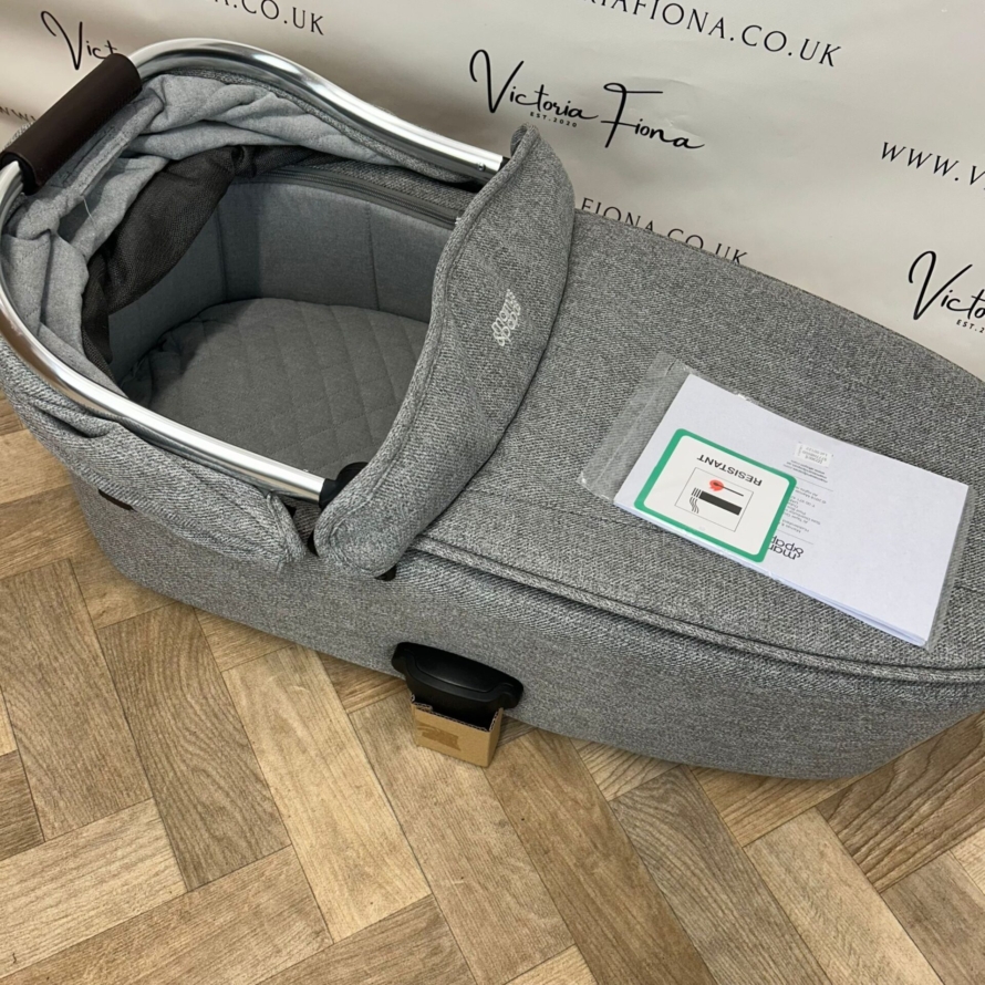 NEW Mamas and Papas Ocarro Carrycot - Woven Grey - Image 4