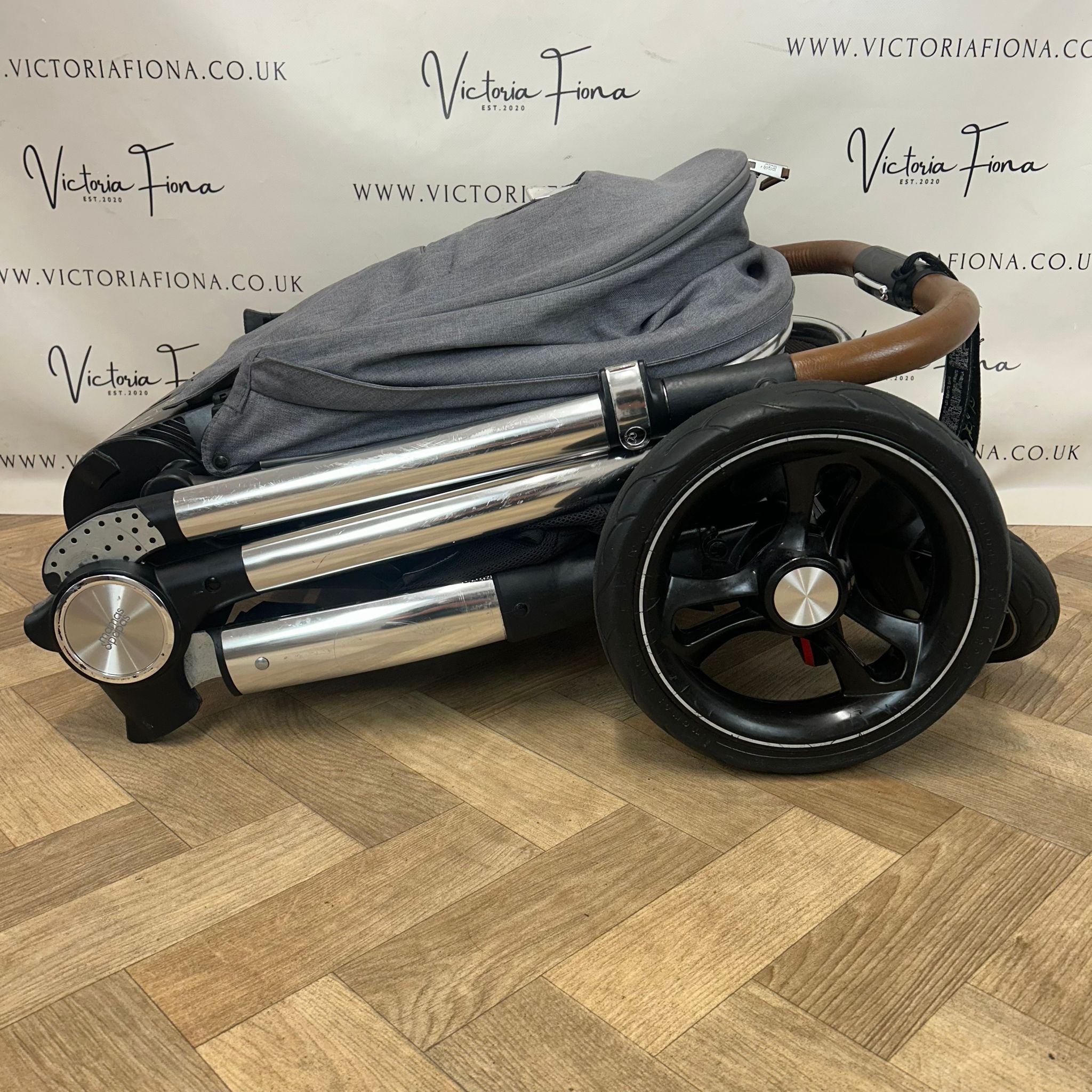 PRELOVED Mamas & Papas Ocarro Pushchair & Carrycot - Shadow Grey - Image 10