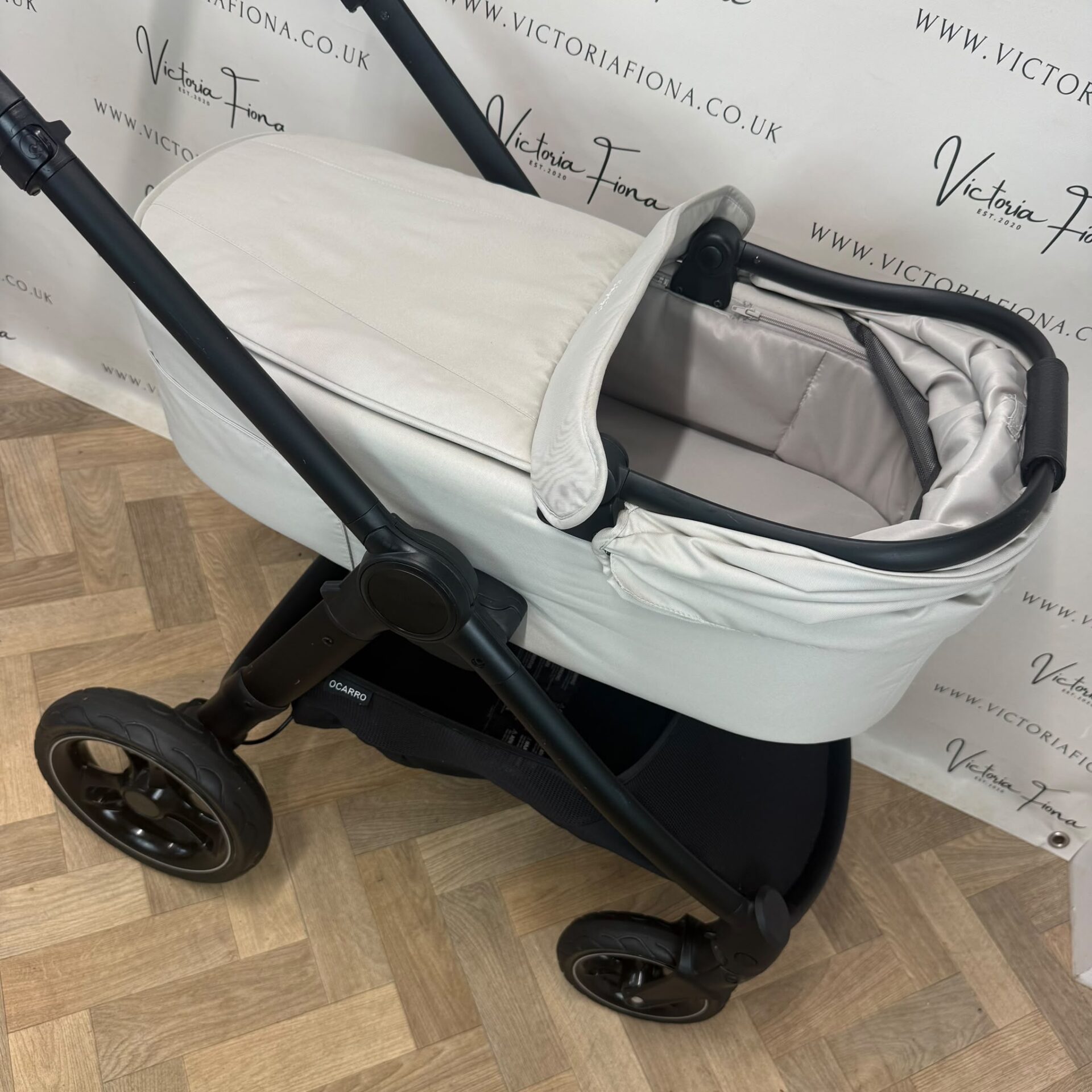 PRELOVED Mamas And Papas Ocarro Pushchair & Carrycot - Sandstone - Image 4