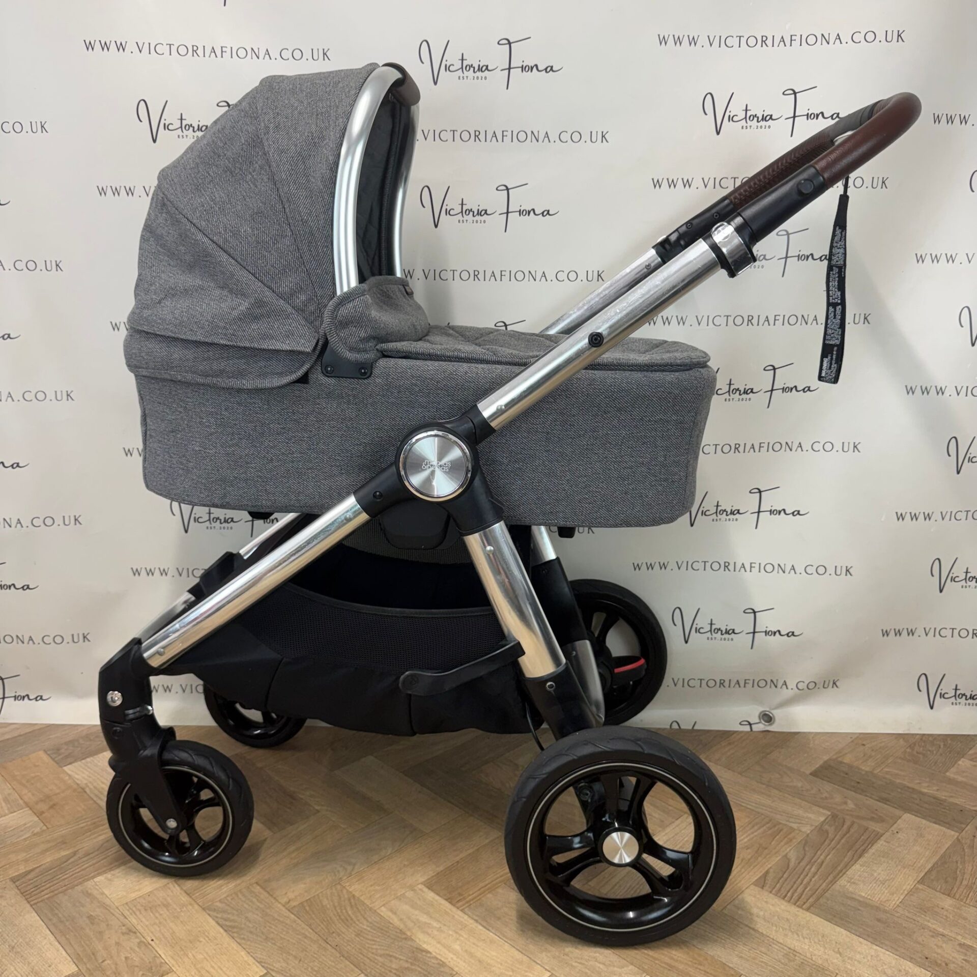 PRELOVED Mamas & Papas Ocarro Pushchair & Carrycot with Cybex Car Seat & Isofix - Grey Twill - Image 2