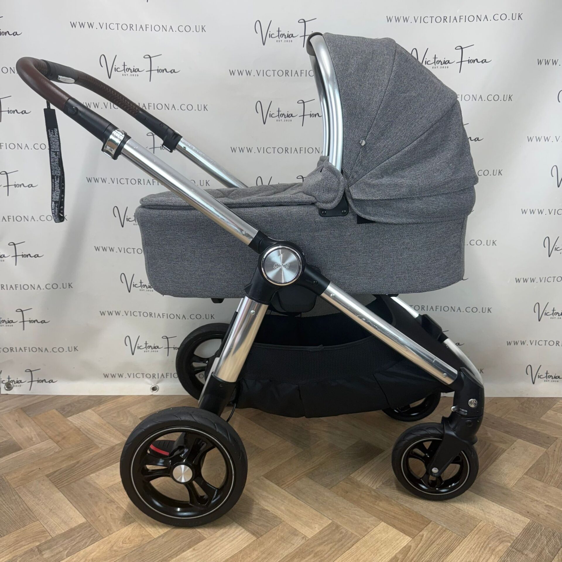 PRELOVED Mamas & Papas Ocarro Pushchair & Carrycot with Cybex Car Seat & Isofix - Grey Twill - Image 4