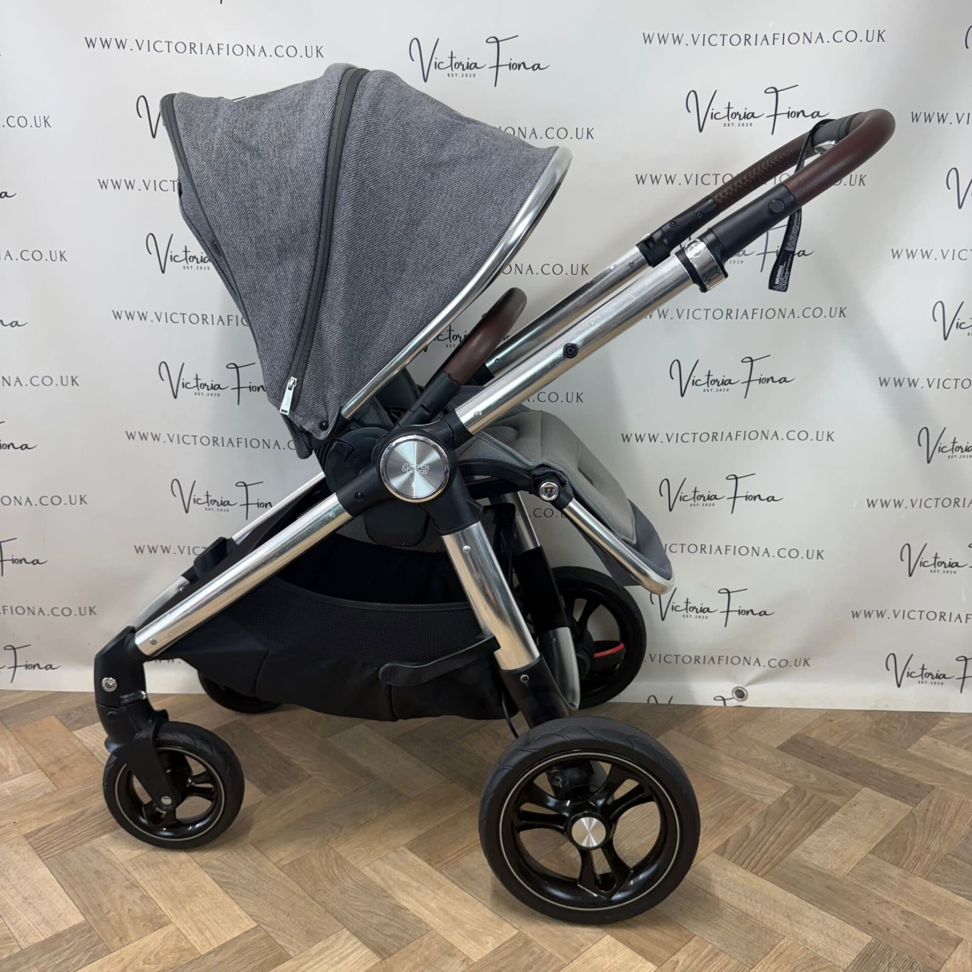PRELOVED Mamas & Papas Ocarro Pushchair & Carrycot with Cybex Car Seat & Isofix - Grey Twill - Image 6
