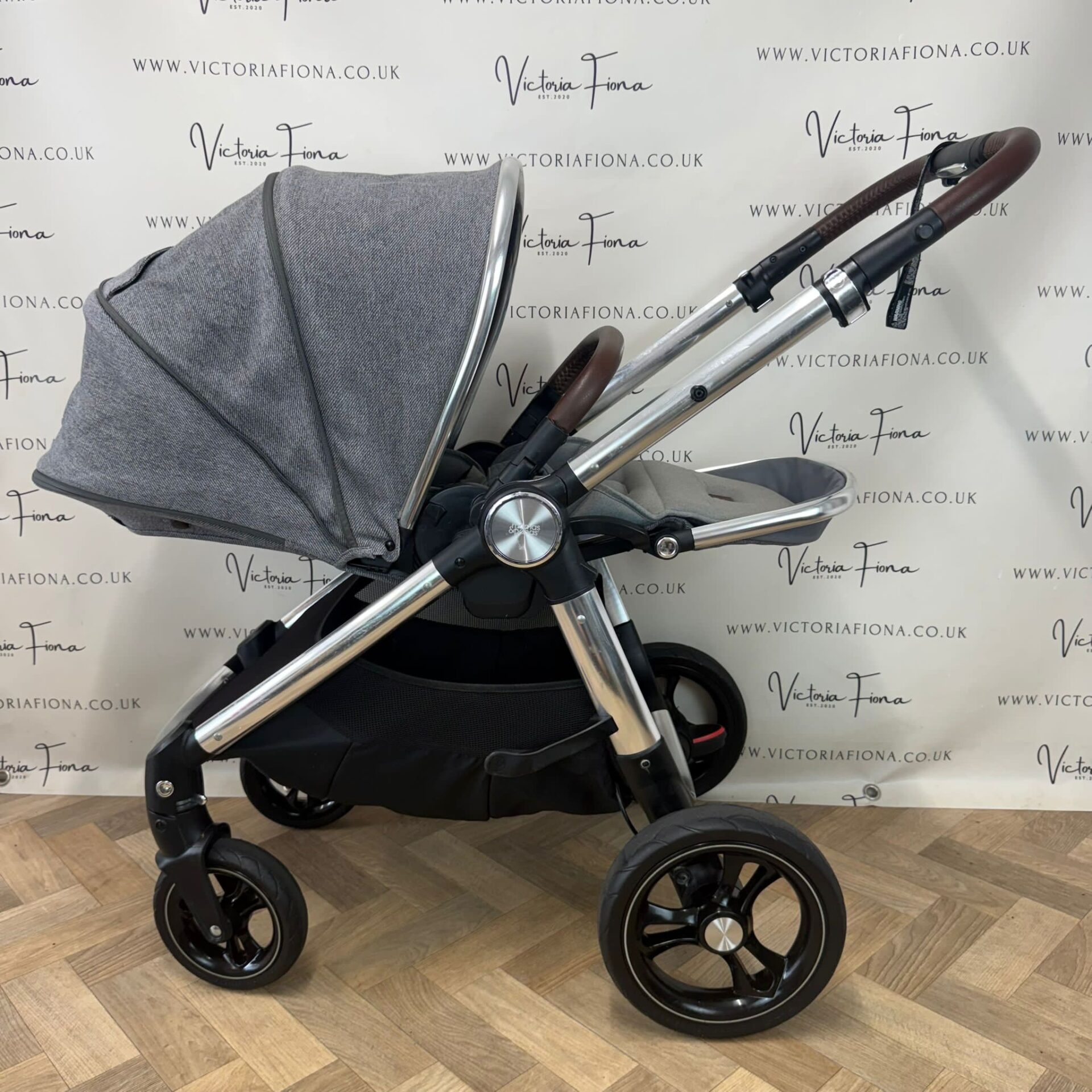 PRELOVED Mamas & Papas Ocarro Pushchair & Carrycot with Cybex Car Seat & Isofix - Grey Twill - Image 7