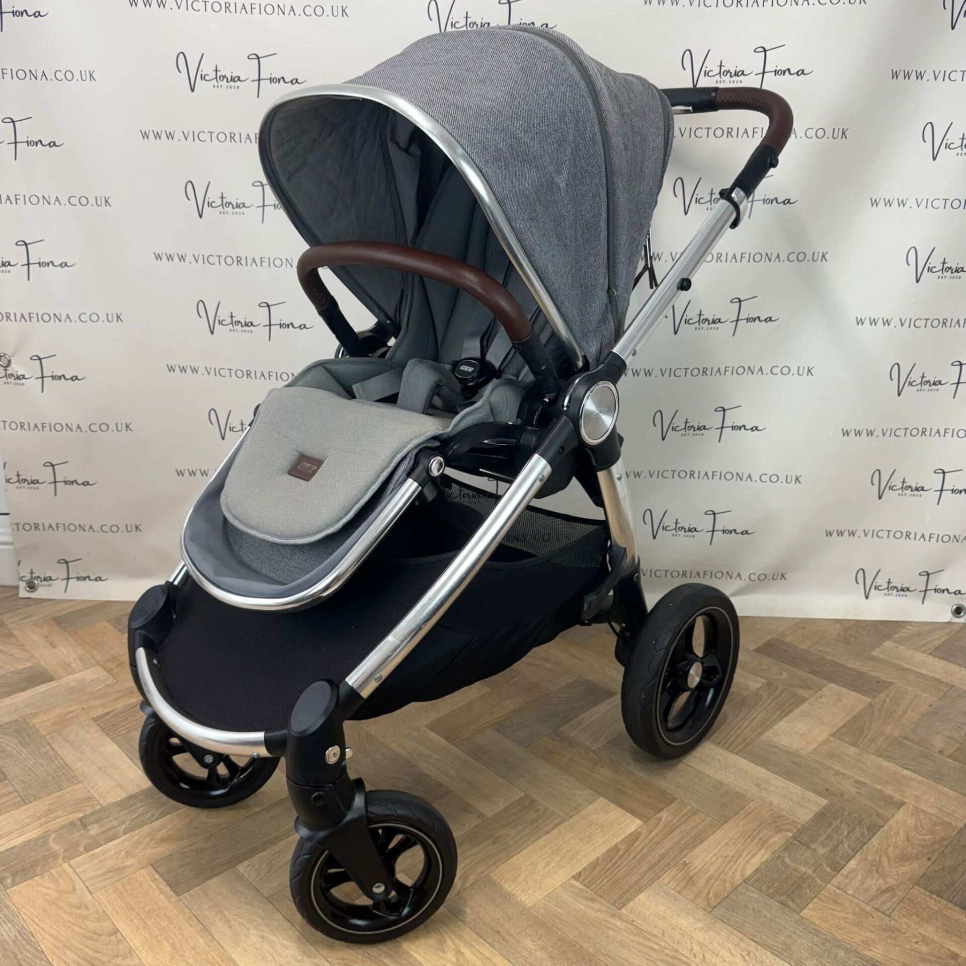 PRELOVED Mamas & Papas Ocarro Pushchair & Carrycot with Cybex Car Seat & Isofix - Grey Twill - Image 8