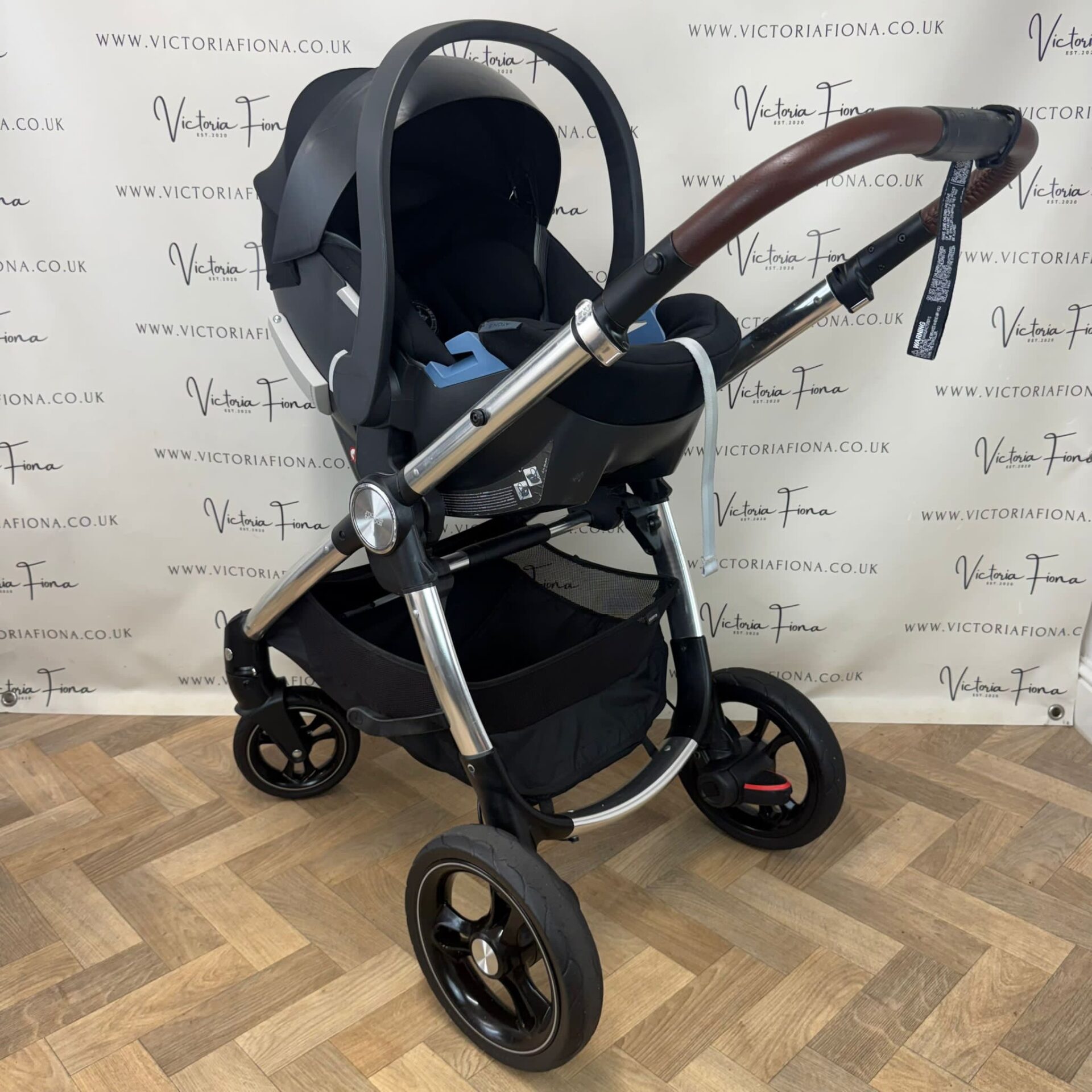 PRELOVED Mamas & Papas Ocarro Pushchair & Carrycot with Cybex Car Seat & Isofix - Grey Twill - Image 9