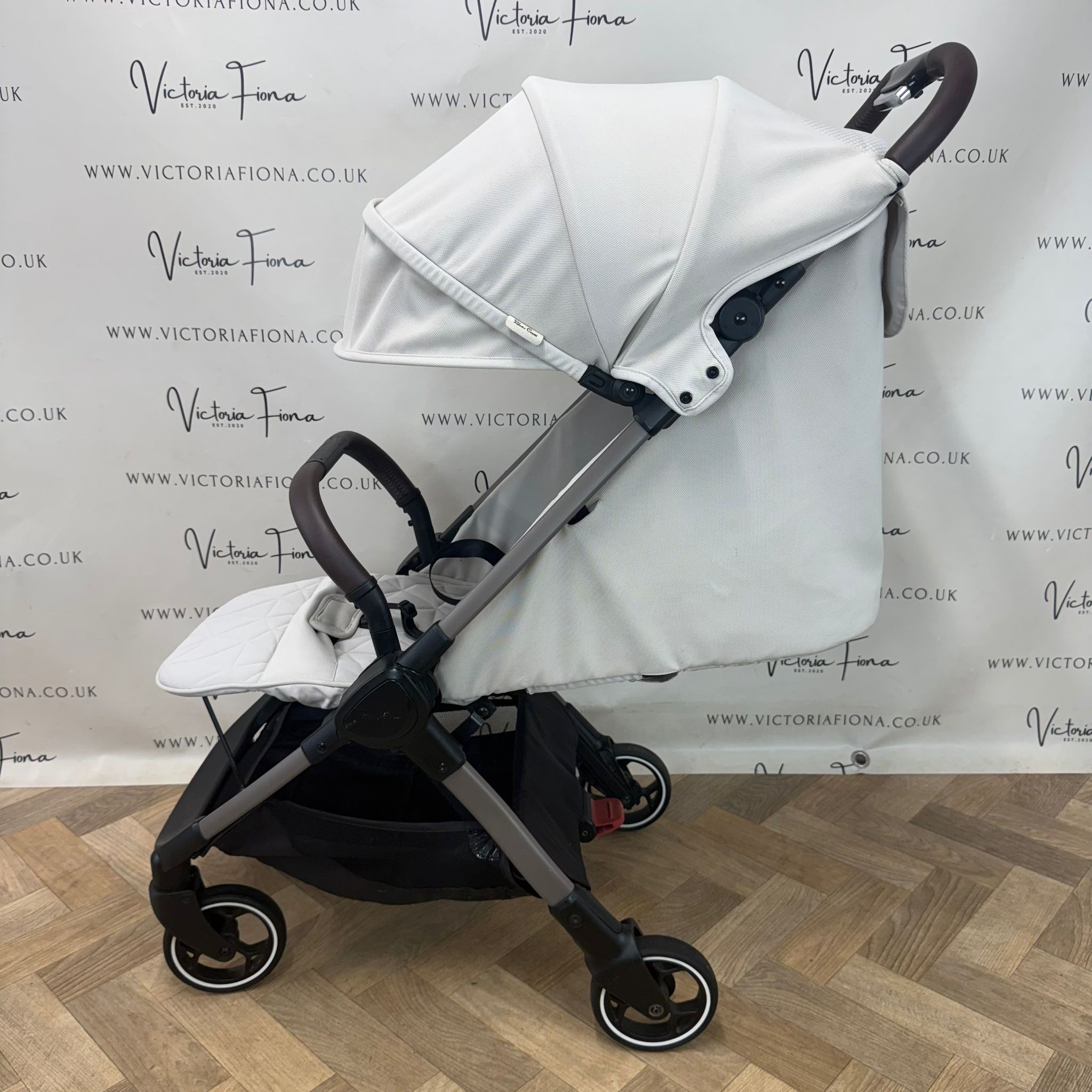 PRELOVED Silver Cross Clic Compact Stroller - Almond RRP£295 - Image 2