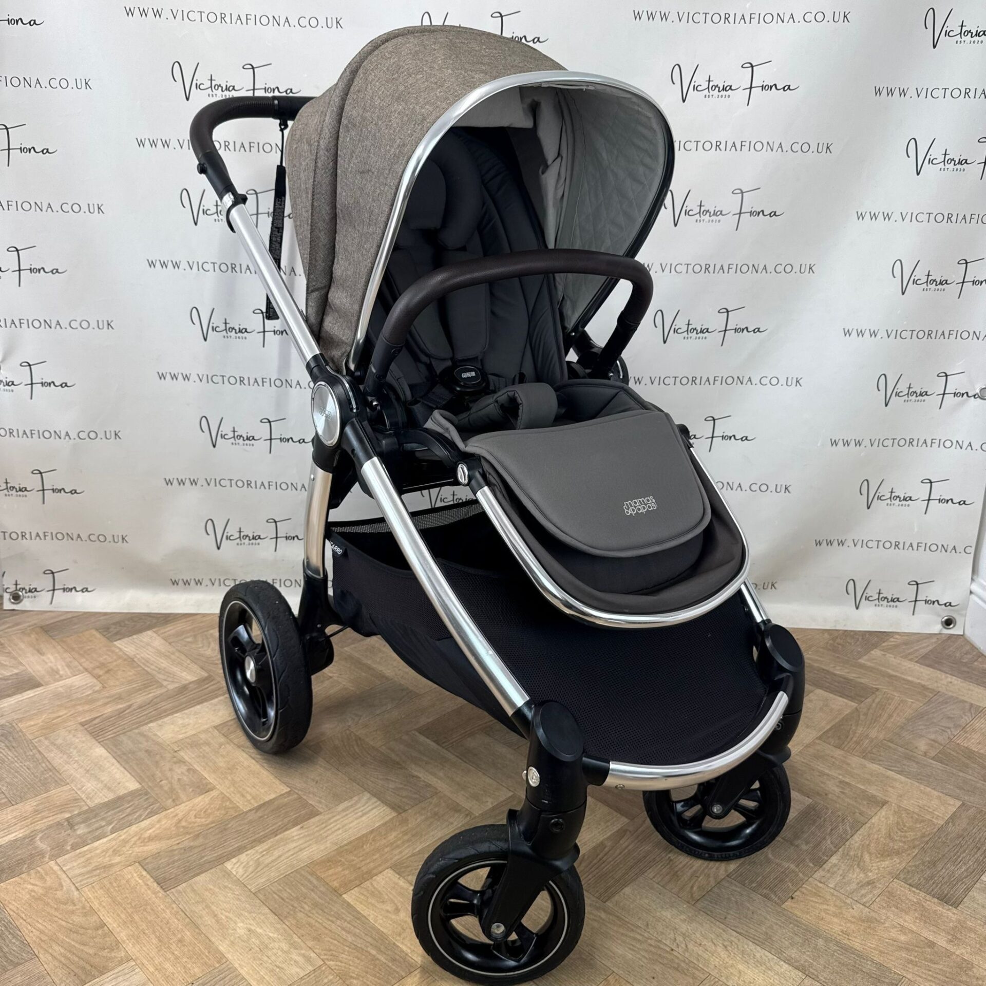 PRELOVED Mamas And Papas Ocarro Pushchair & Carrycot - Walnut Brown 🤎 - Image 9