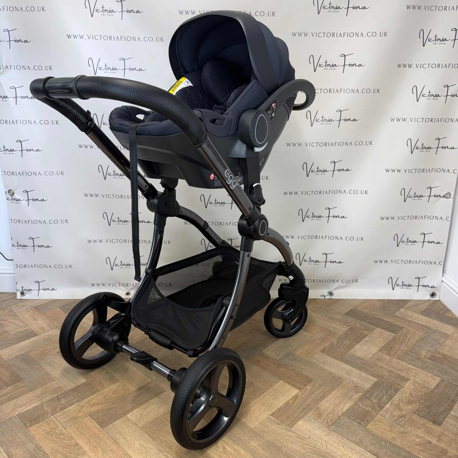 PRELOVED Egg2 Carrycot & Pushchair - Cobalt Blue π - Image 9