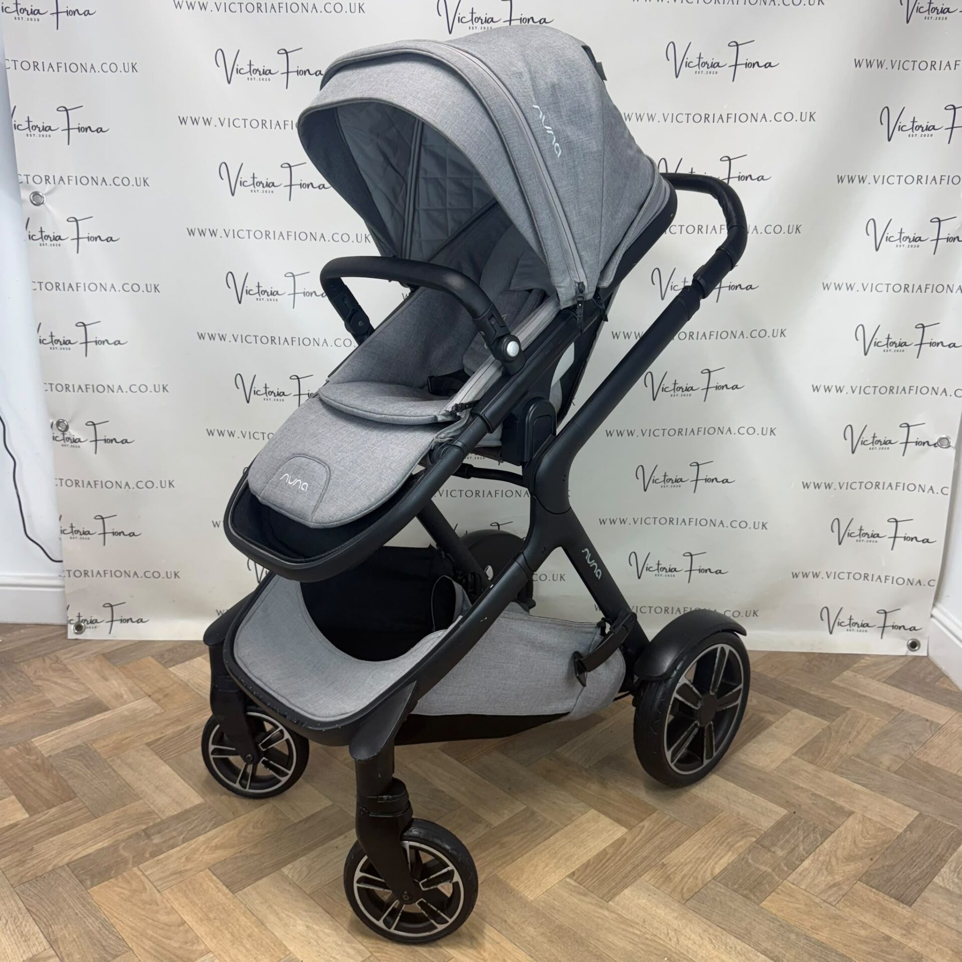 PRELOVED Nuna Demi Grow Double Pushchair - Carrycot & 2 Seats - Frost Grey - Image 4