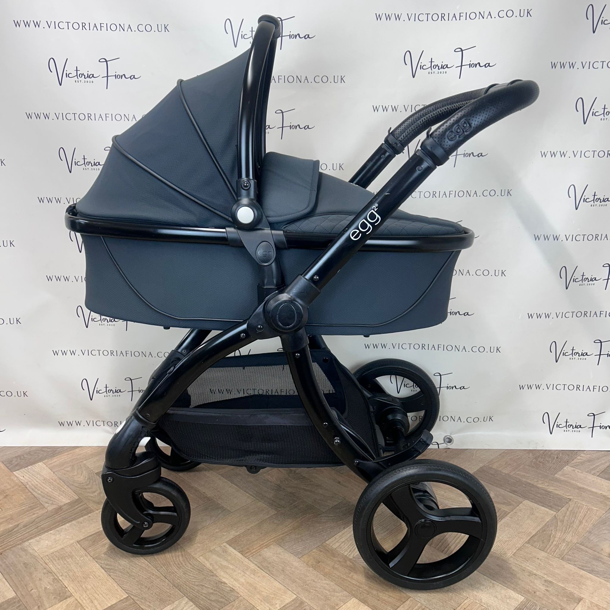 PRELOVED Egg2 Carrycot and Pushchair - Just Black 🖤 - Image 5