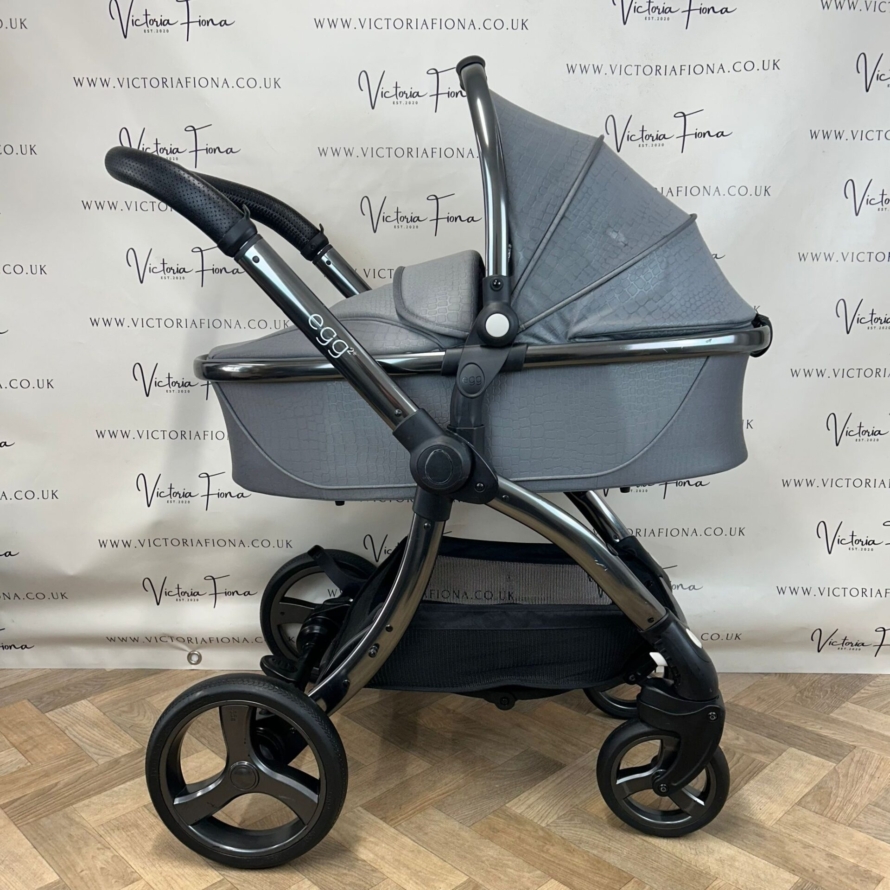 PRELOVED Egg2 Carrycot & Pushchair TRAVEL SYSTEM - Jurassic Grey - Image 5