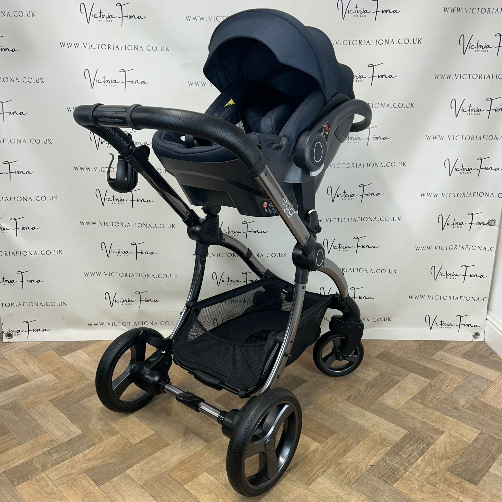 PRELOVED Egg2 Carrycot & Pushchair with I-size Car Seat - Cobalt Blue π - Image 9