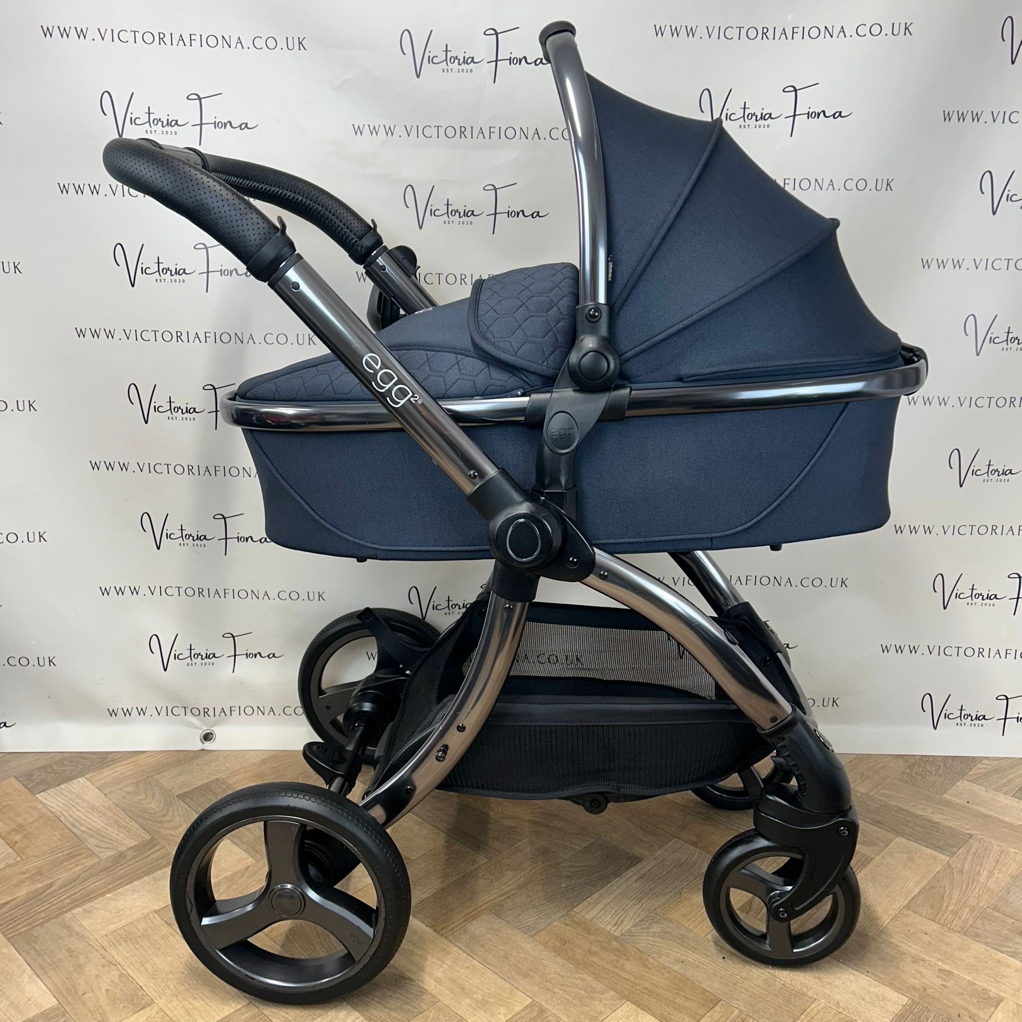 PRELOVED Egg2 Carrycot & Pushchair with I-size Car Seat - Cobalt Blue π - Image 2