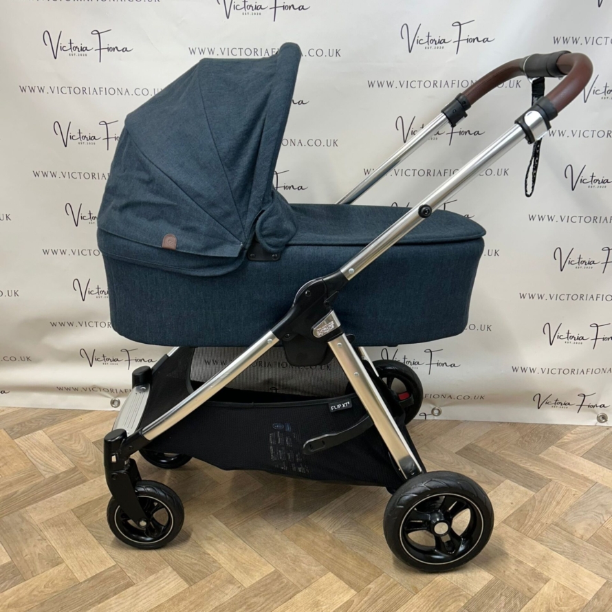 PRELOVED Mamas And Papas Flip xt3 Pushchair & Carry Cot Travel System - Navy Flannel - Image 3