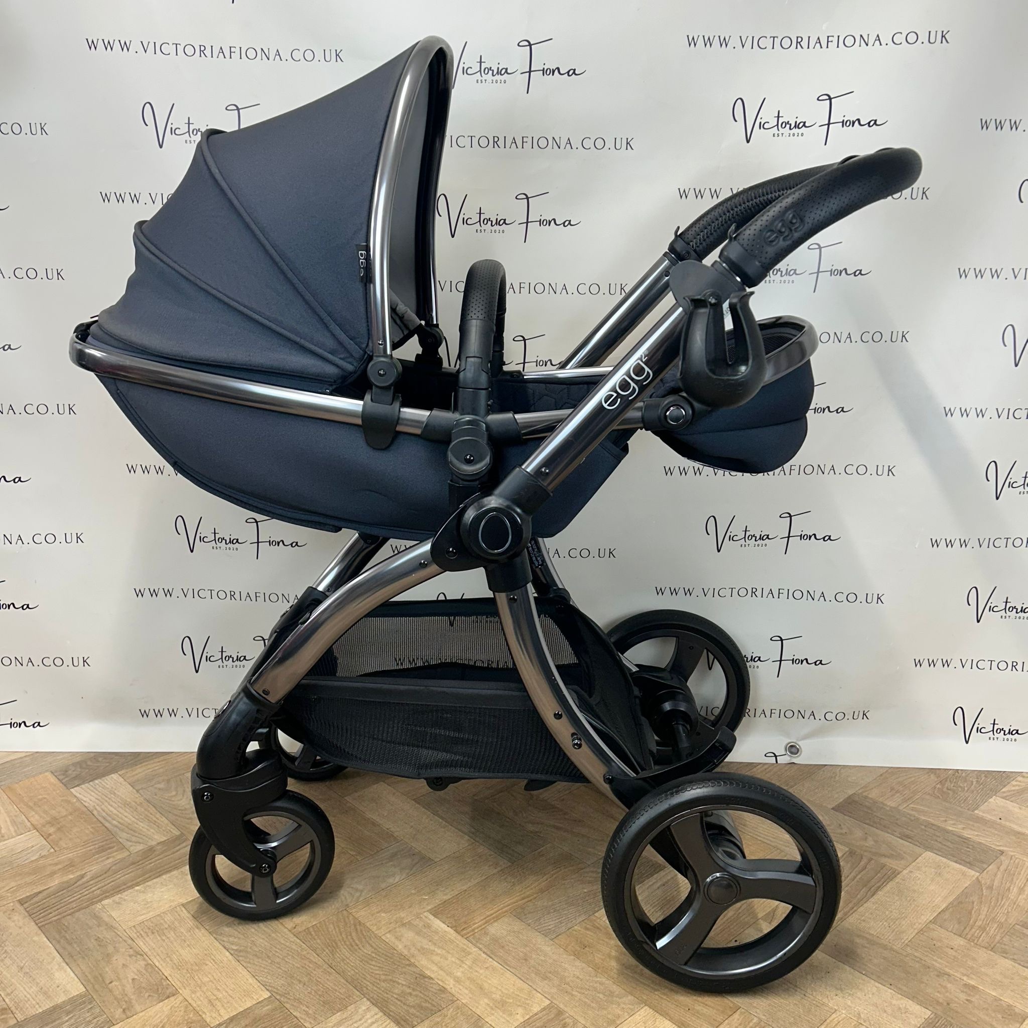 PRELOVED Egg2 Carrycot & Pushchair with I-size Car Seat - Cobalt Blue π - Image 7