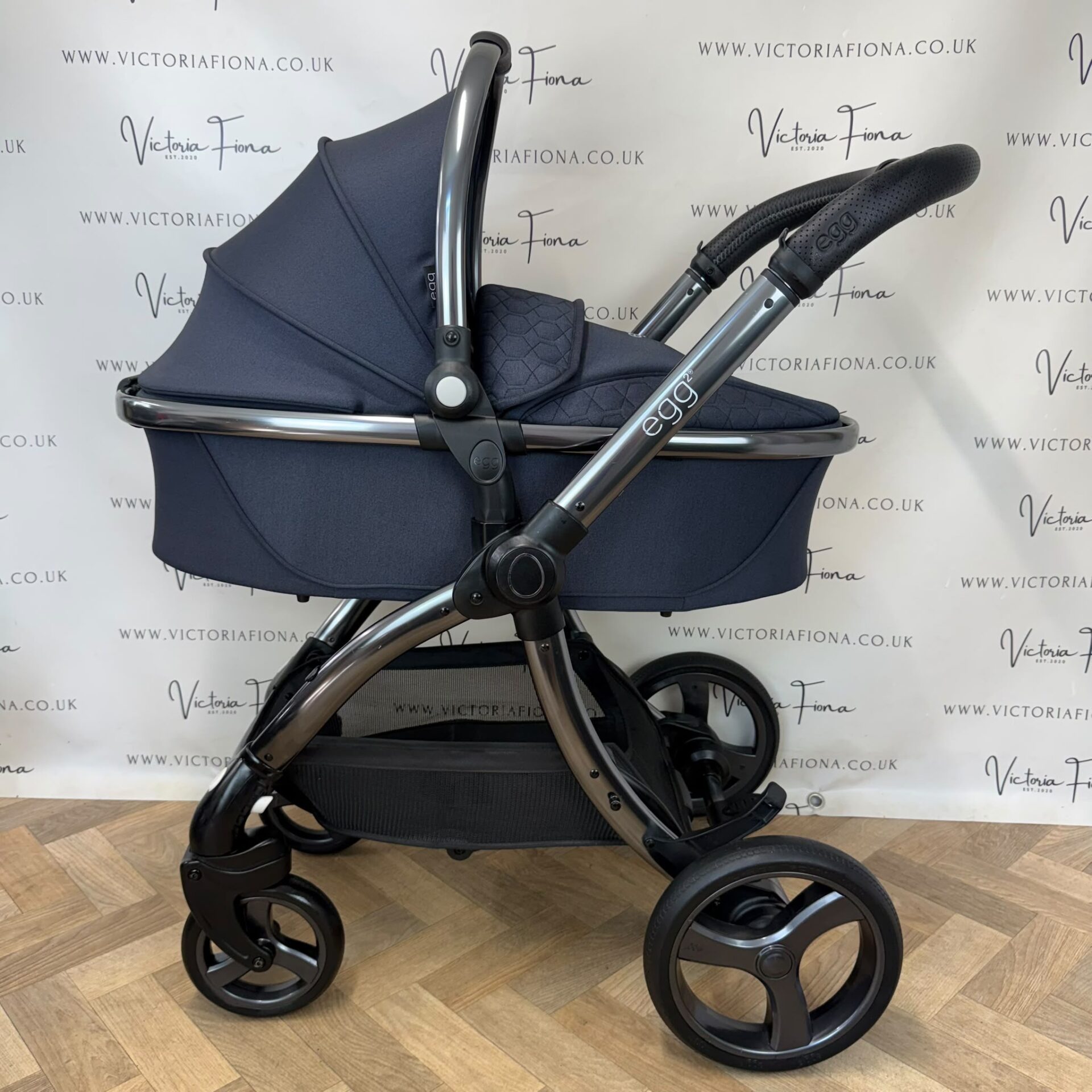 PRELOVED Egg2 Carrycot & Pushchair - Cobalt Blue π - Image 4