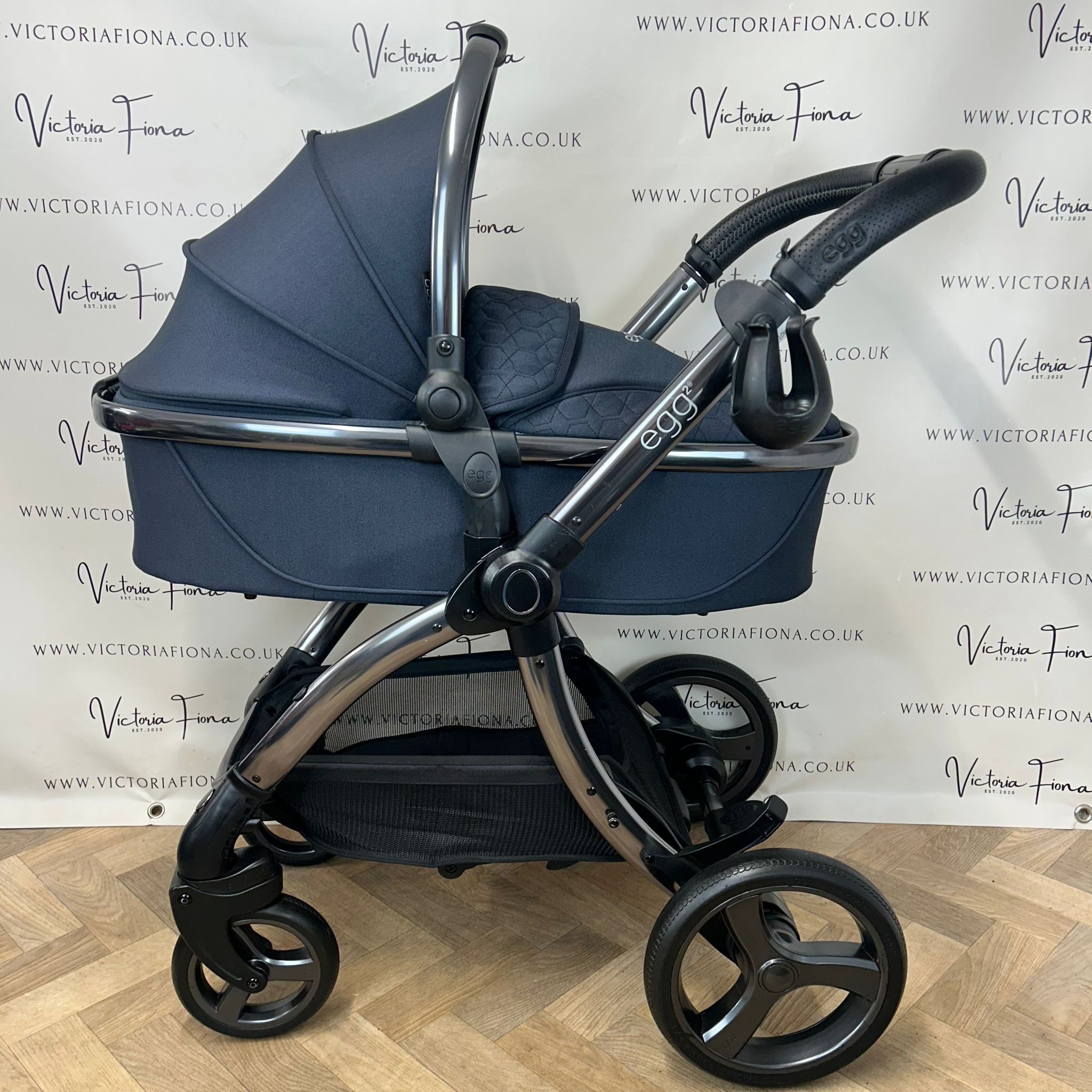 PRELOVED Egg2 Carrycot & Pushchair with I-size Car Seat - Cobalt Blue π - Image 4