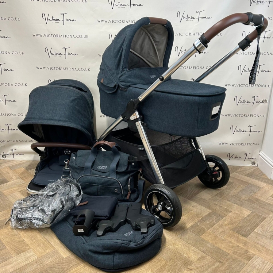 PRELOVED Mamas And Papas Flip xt3 Pushchair & Carry Cot Travel System - Navy Flannel