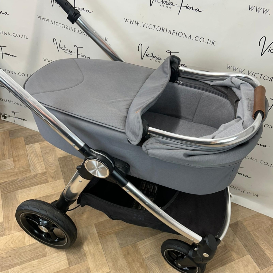 PRELOVED Mamas & Papas Ocarro Carrycot & Pushchair - Fossil Grey 🩶NEW CAR SEAT - Image 3