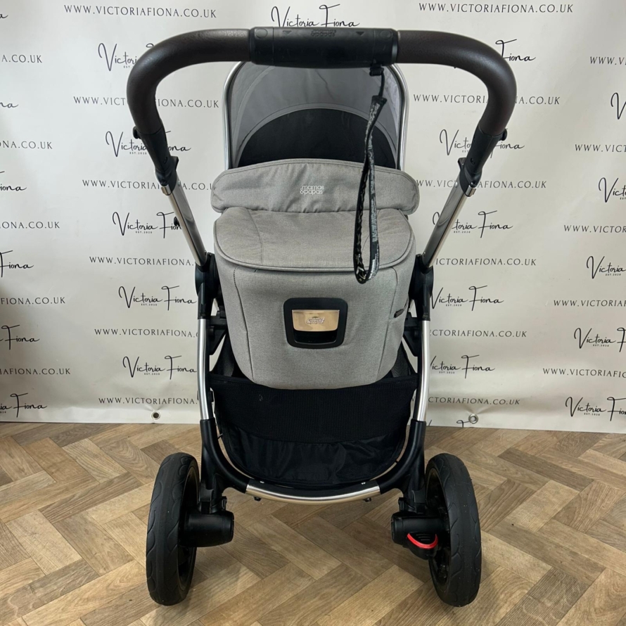 PRELOVED Mamas And Papas Ocarro Pushchair & Carrycot - Greige - Image 4