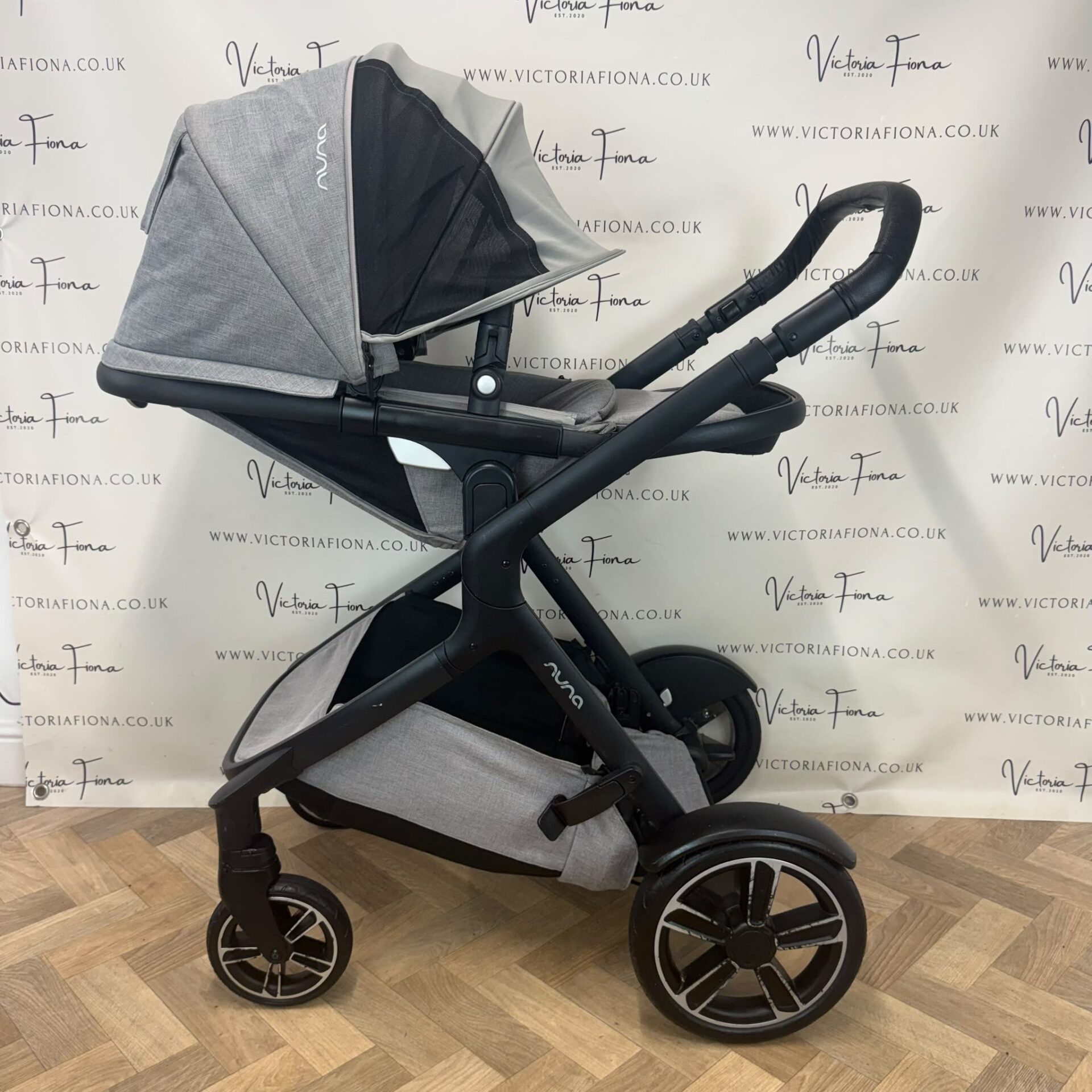 PRELOVED Nuna Demi Grow Double Pushchair - Carrycot & 2 Seats - Frost Grey - Image 5