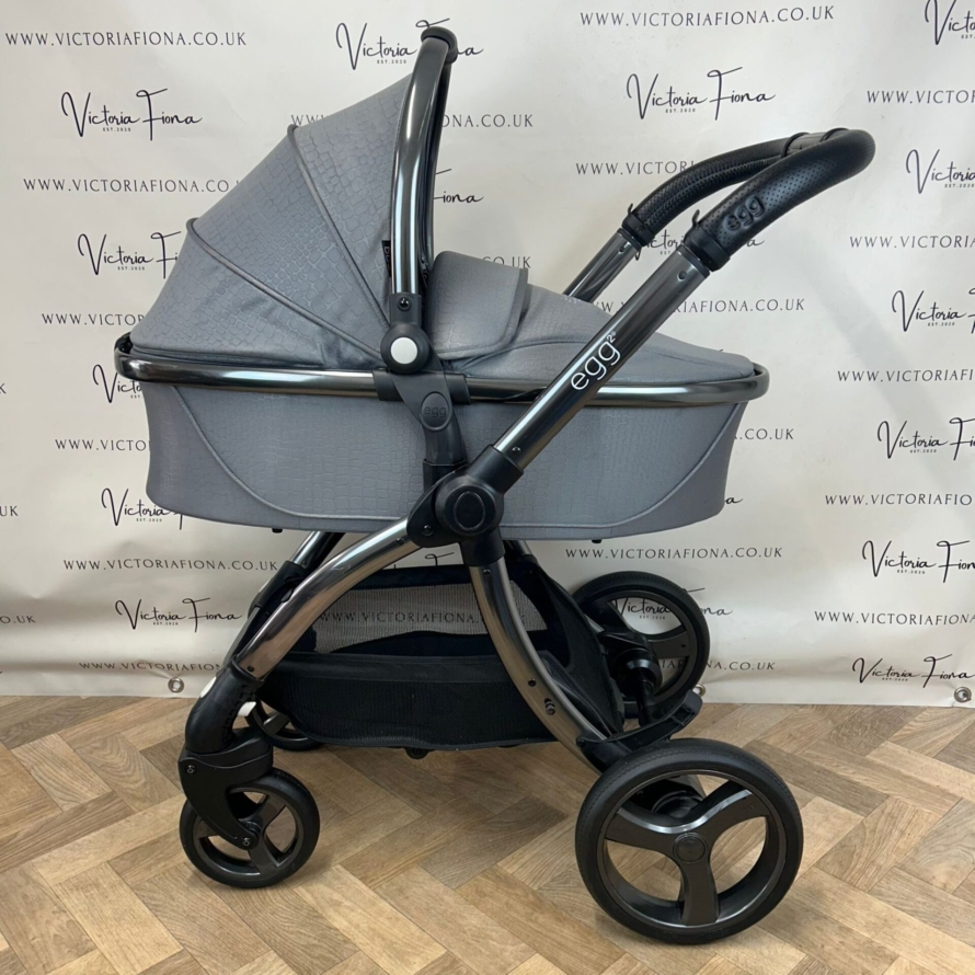 PRELOVED Egg2 Carrycot & Pushchair TRAVEL SYSTEM - Jurassic Grey - Image 2