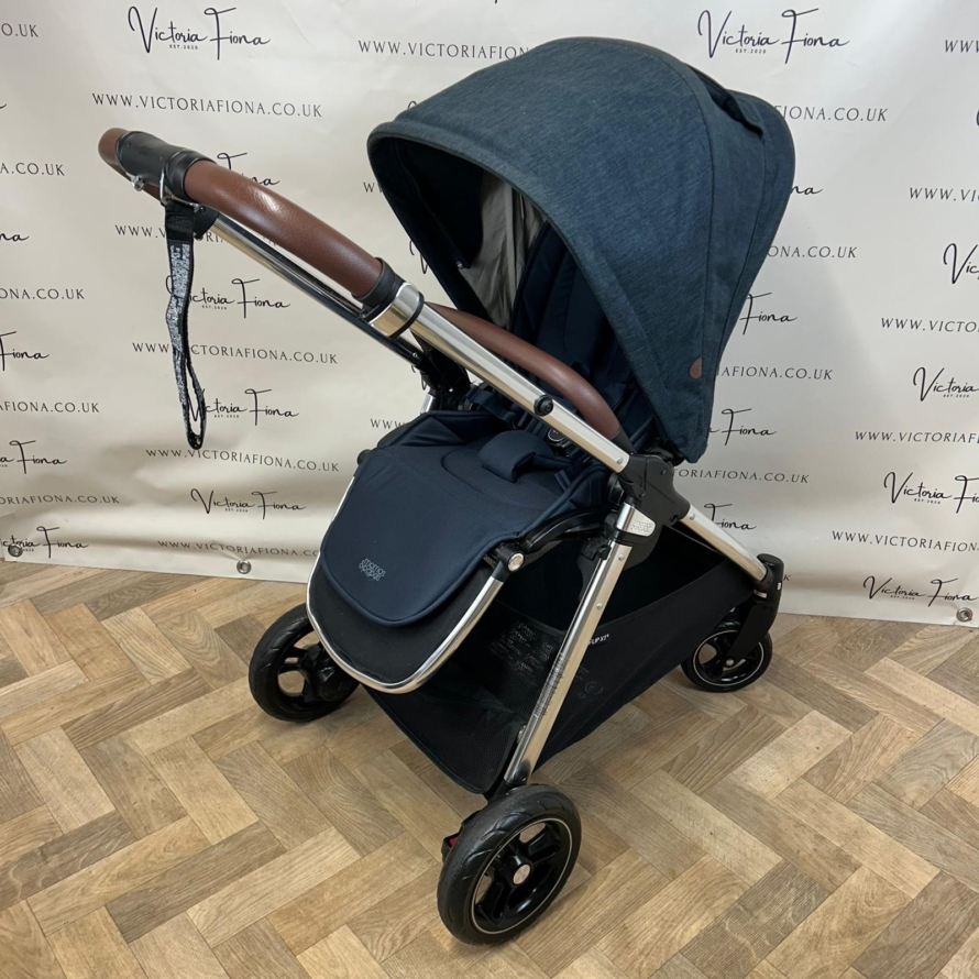 PRELOVED Mamas And Papas Flip xt3 Pushchair & Carry Cot Travel System - Navy Flannel - Image 8