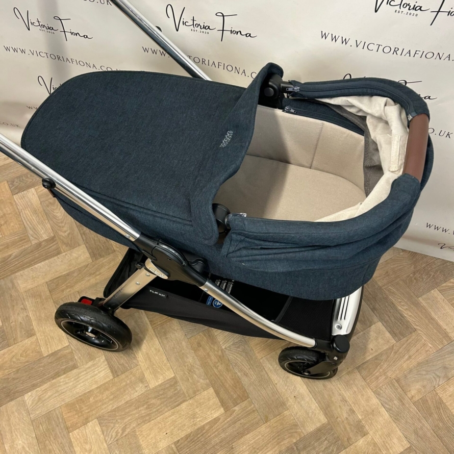 PRELOVED Mamas And Papas Flip xt3 Pushchair & Carry Cot Travel System - Navy Flannel - Image 2