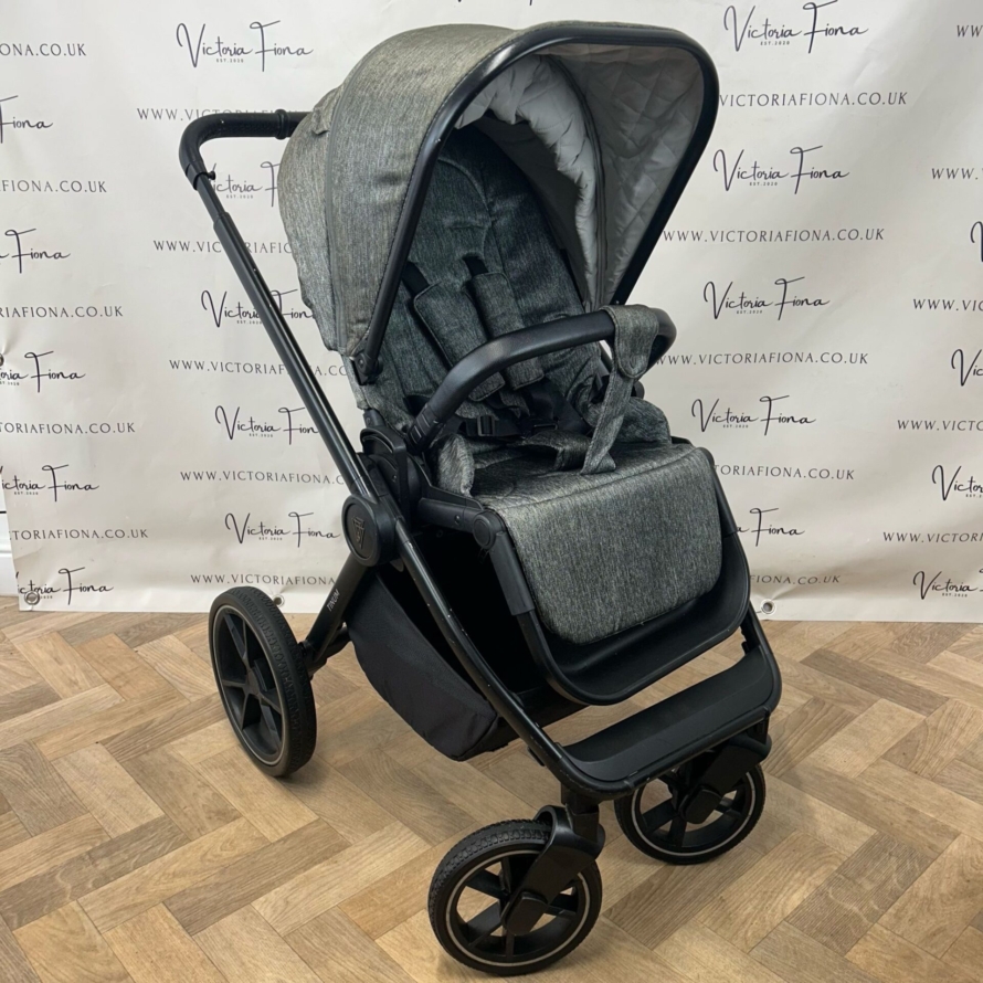 PRELOVED Venicci Tinum 2.0 3 in 1 Travel System - Magnetic Grey - Image 8
